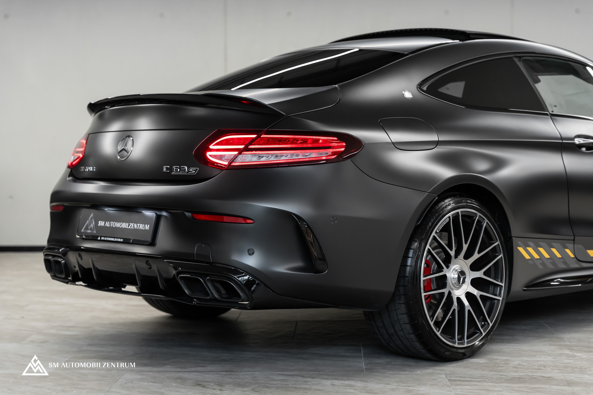 MERCEDES-BENZ C 63 S AMG Coupé / 1 of 499 / Final Edition / Designo magno / Aero-image-32
