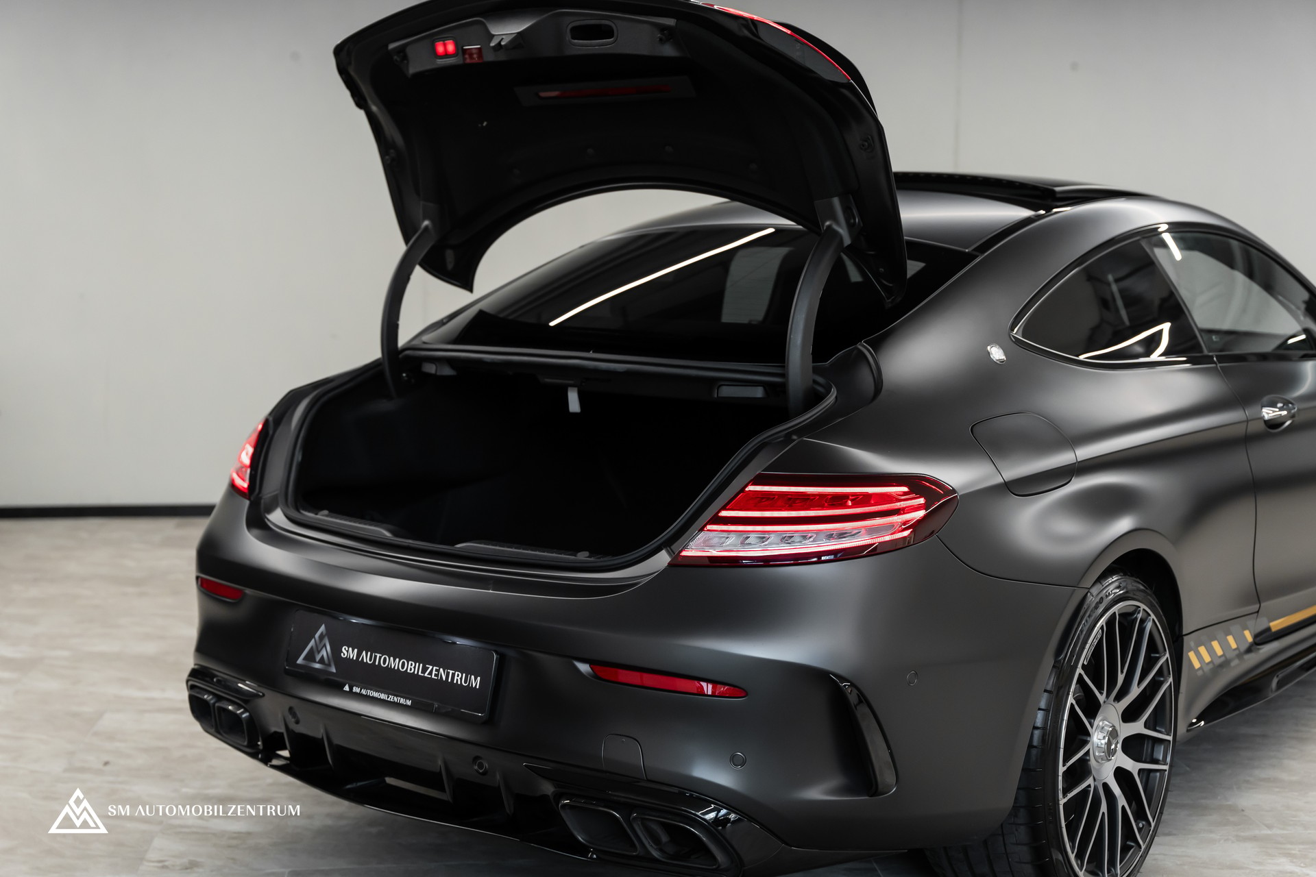 MERCEDES-BENZ C 63 S AMG Coupé / 1 of 499 / Final Edition / Designo magno / Aero-image-35