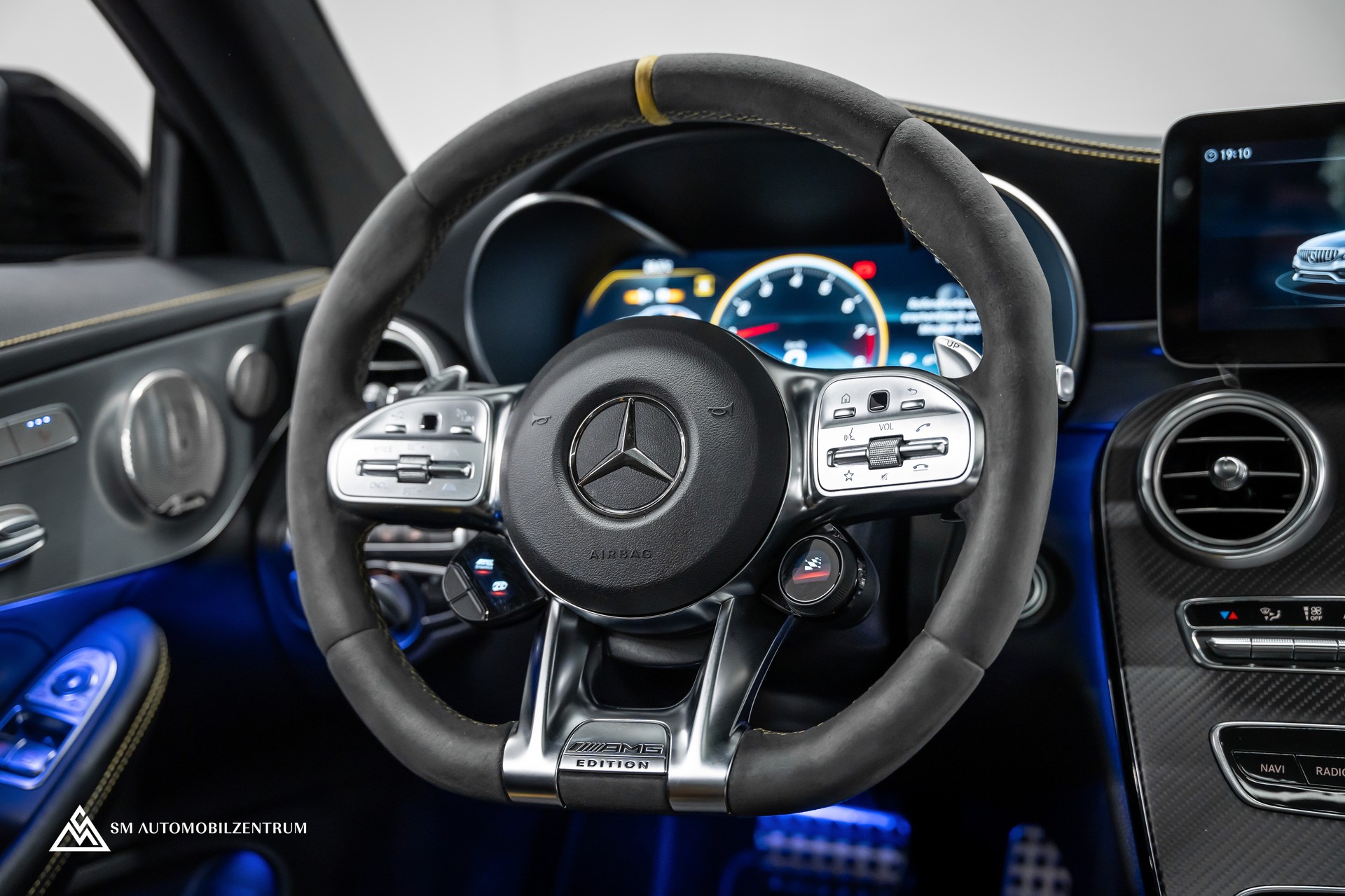 MERCEDES-BENZ C 63 S AMG Coupé / 1 of 499 / Final Edition / Designo magno / Aero-image-40