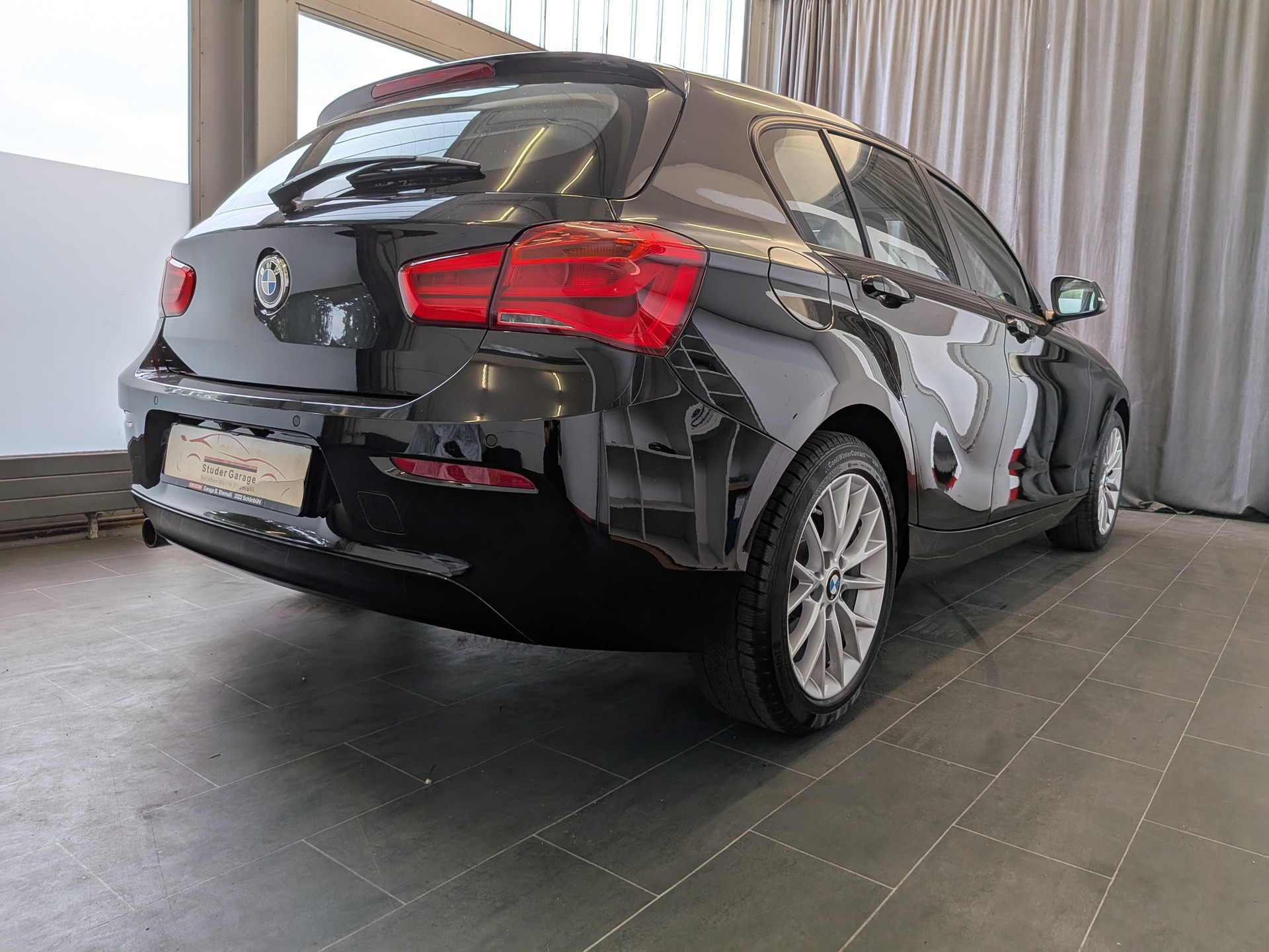 BMW 118i Urban Line Steptronic-image-5