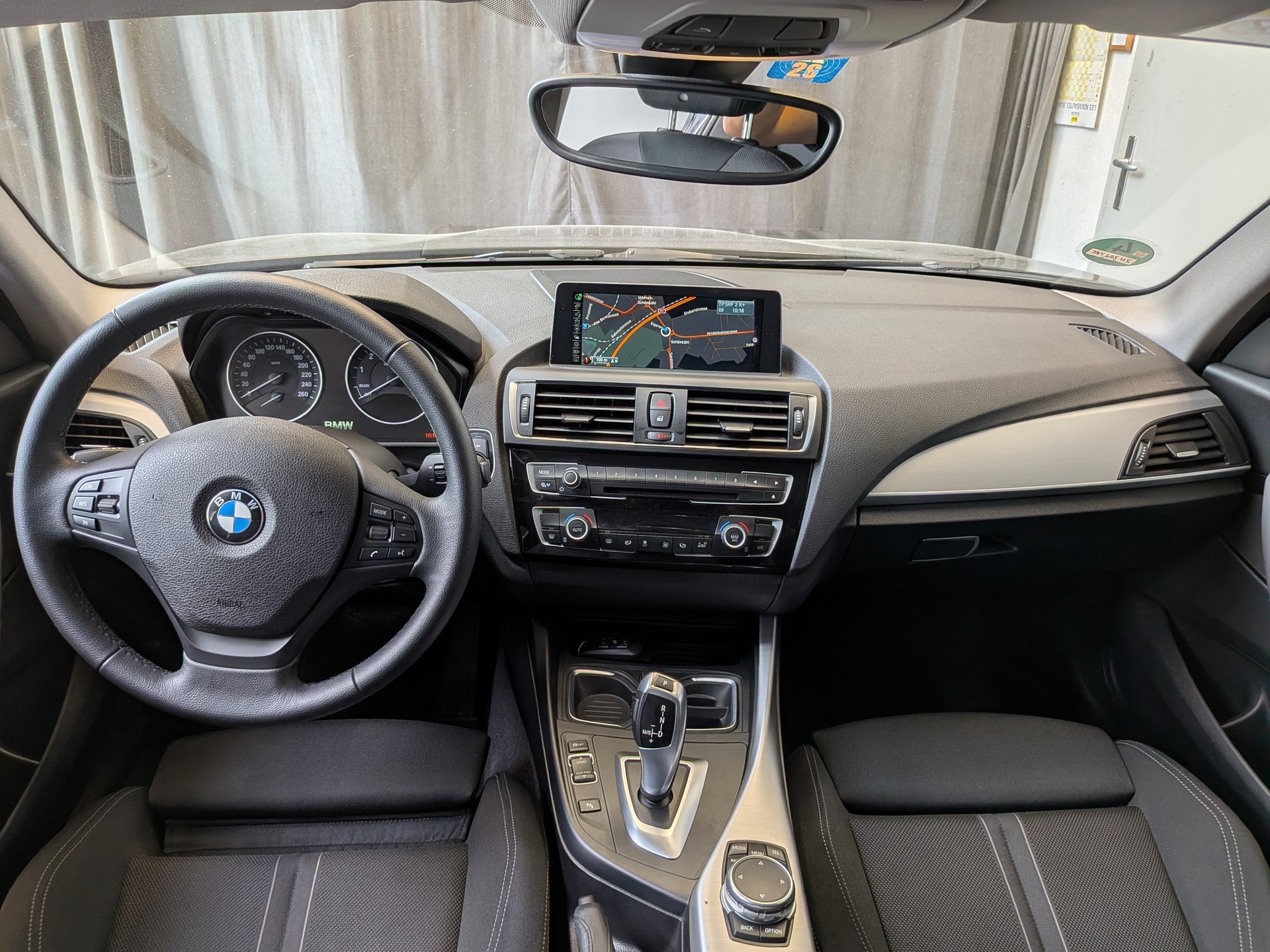 BMW 118i Urban Line Steptronic-image-8