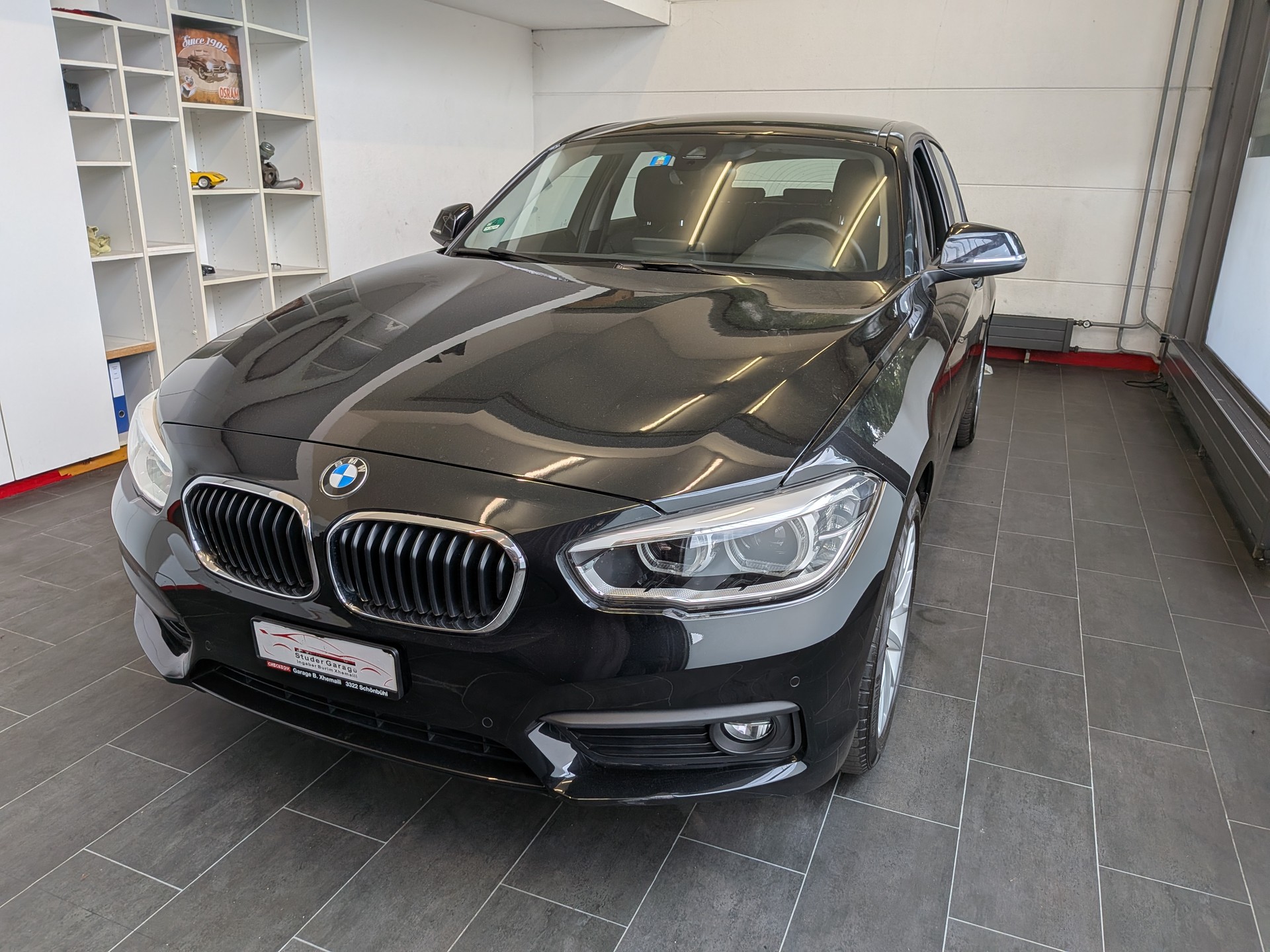 BMW 118i Urban Line Steptronic-image-1