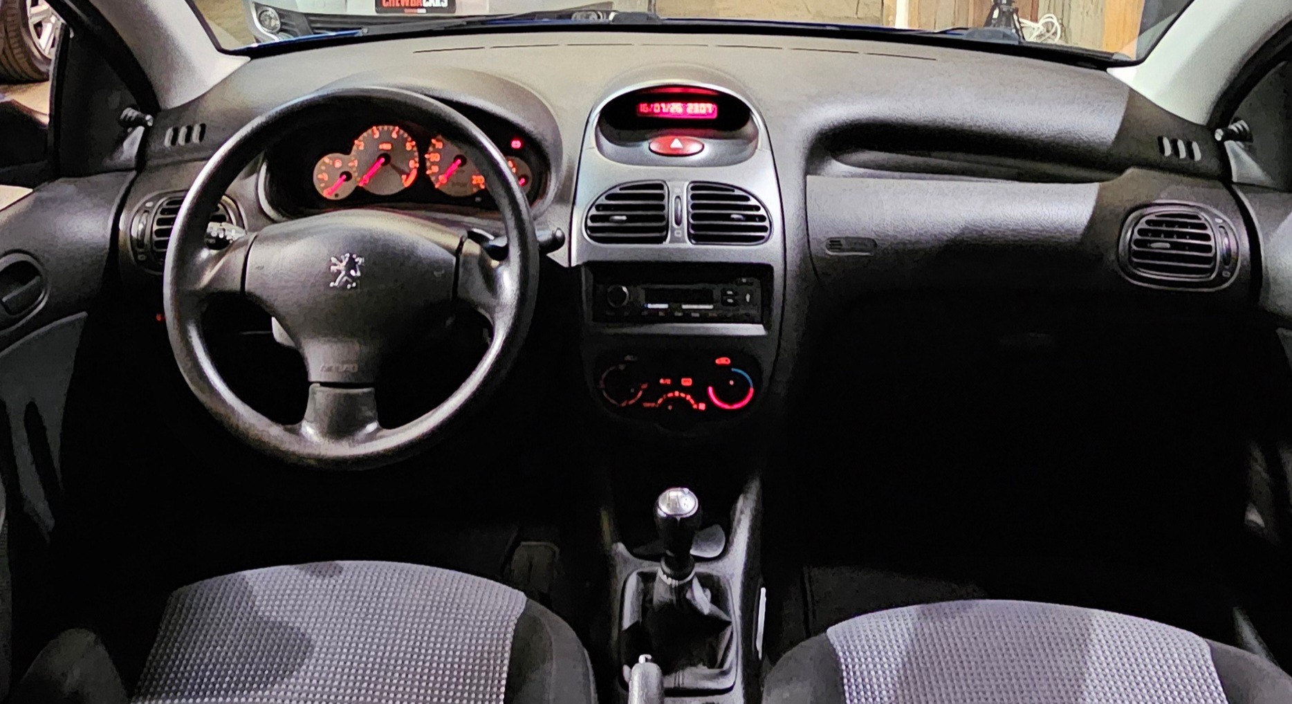 PEUGEOT 206 1.4 16V XT-image-9