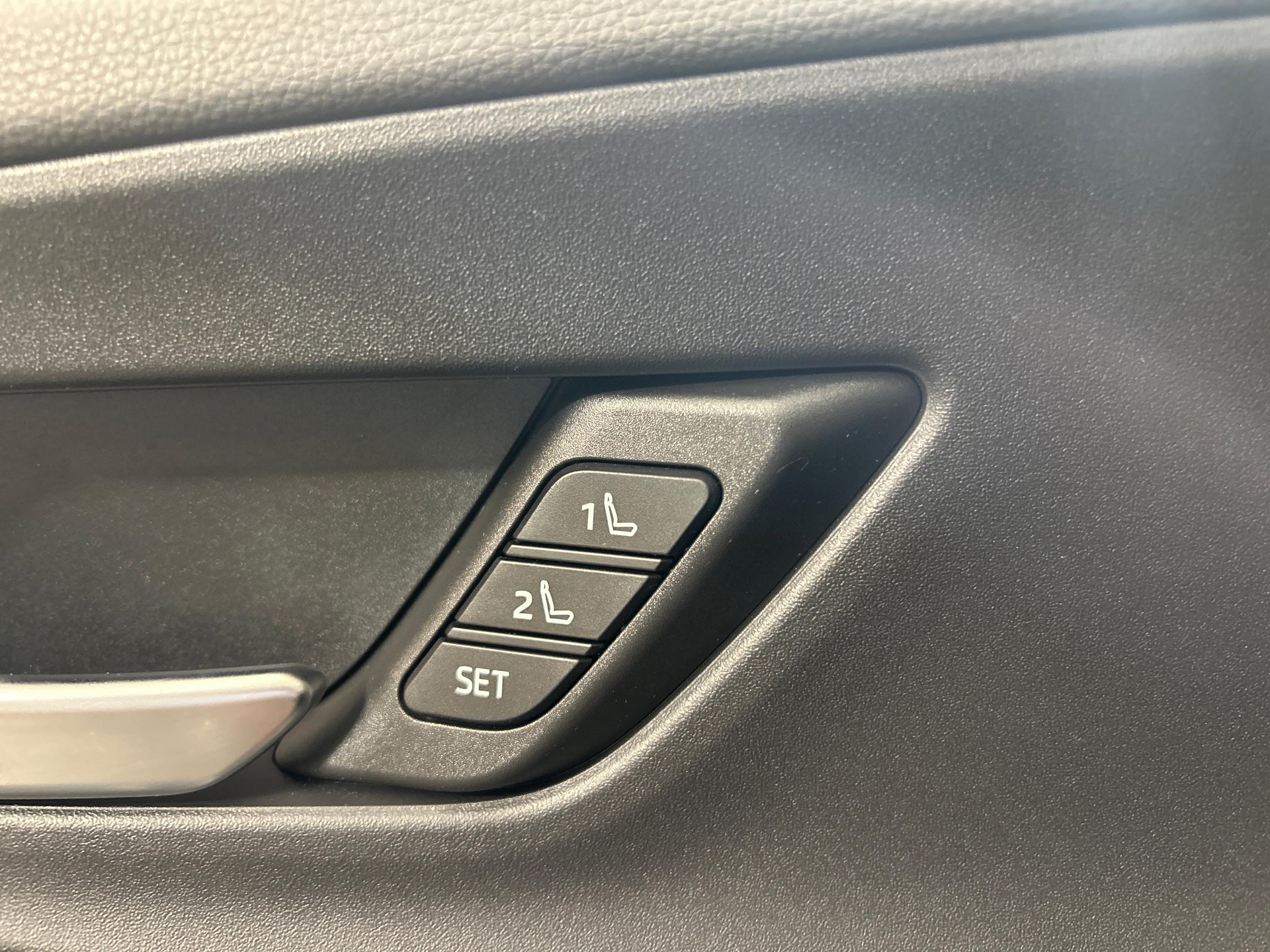 TOYOTA Prius 2.0 Plug-In-Hybrid Premium-image-17