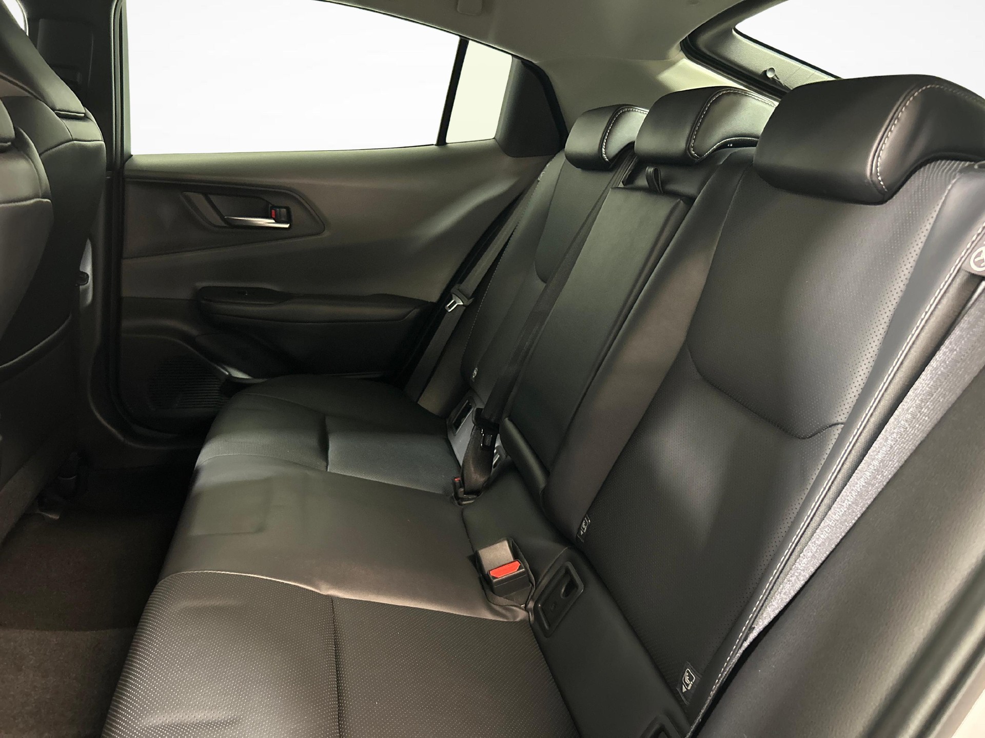 TOYOTA Prius 2.0 Plug-In-Hybrid Premium-image-4