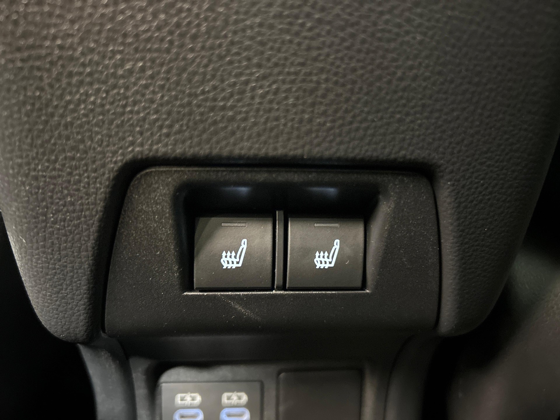 TOYOTA Prius 2.0 Plug-In-Hybrid Premium-image-13