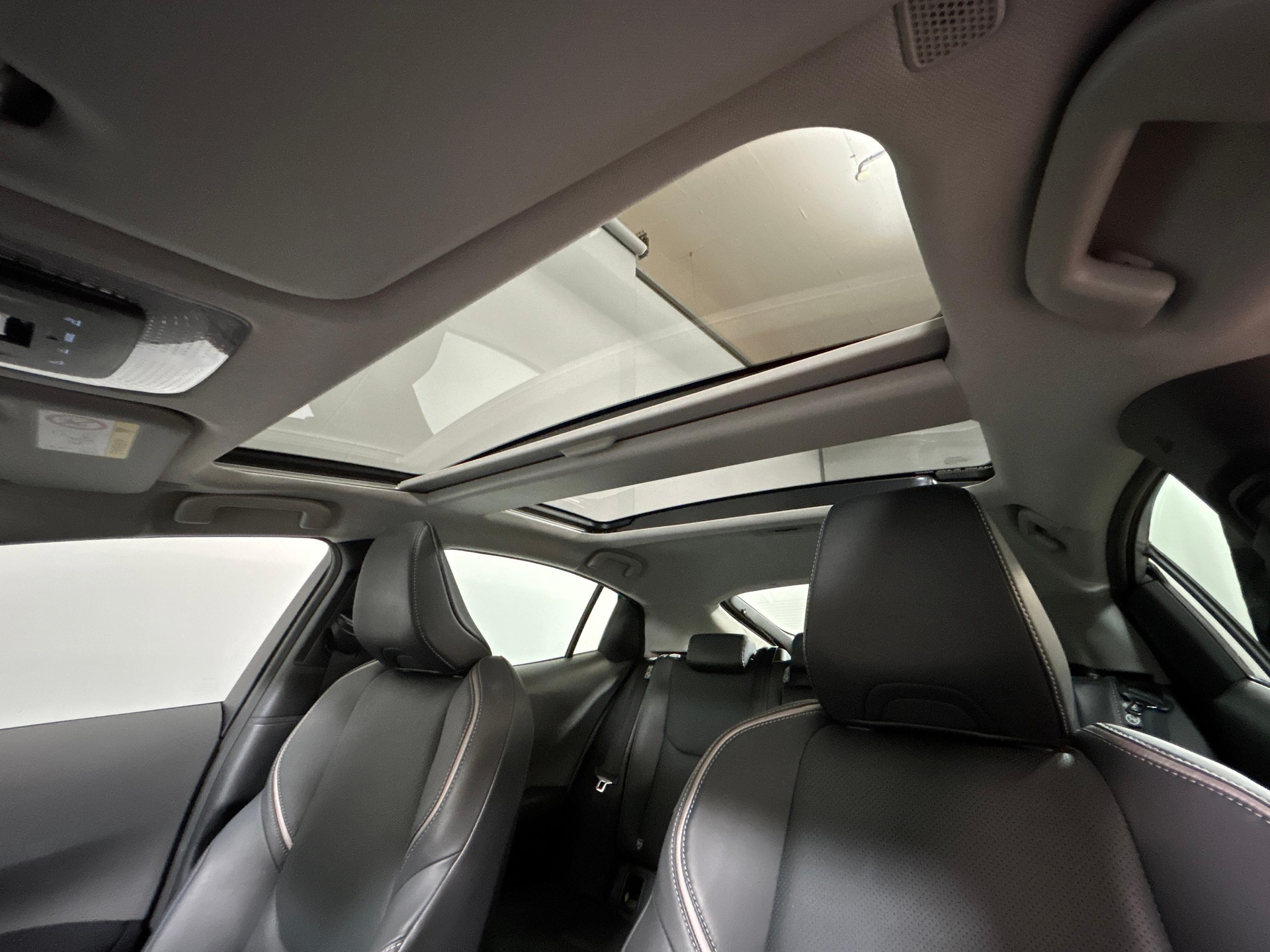 TOYOTA Prius 2.0 Plug-In-Hybrid Premium-image-9