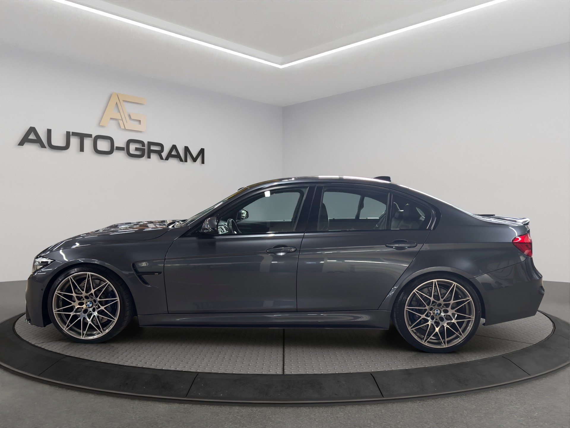 BMW M3 Competition Drivelogic-showroom-element-1