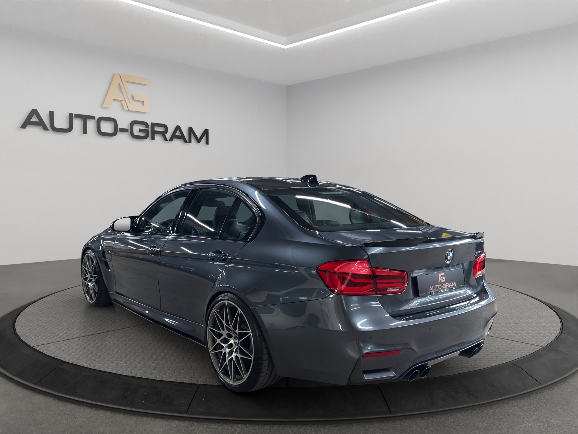 BMW M3 Competition Drivelogic-showroom-element-2