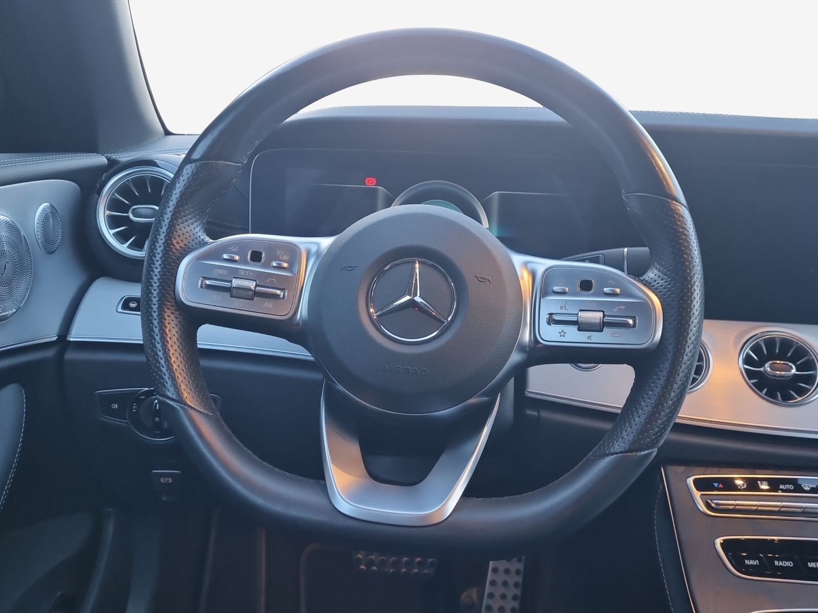 MERCEDES-BENZ E 450 Cabriolet AMG Line 4 Matic 9G-Tronic-image-9