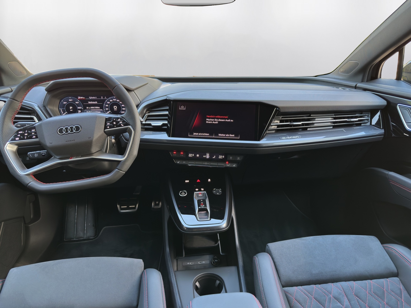 AUDI Q4 e-tron 45 Edition Swiss Ski quattro-image-6