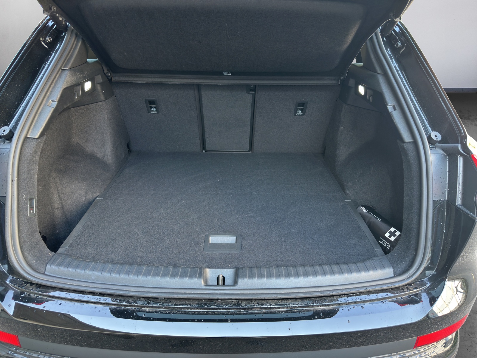 AUDI Q4 e-tron 45 Edition Swiss Ski quattro-image-11