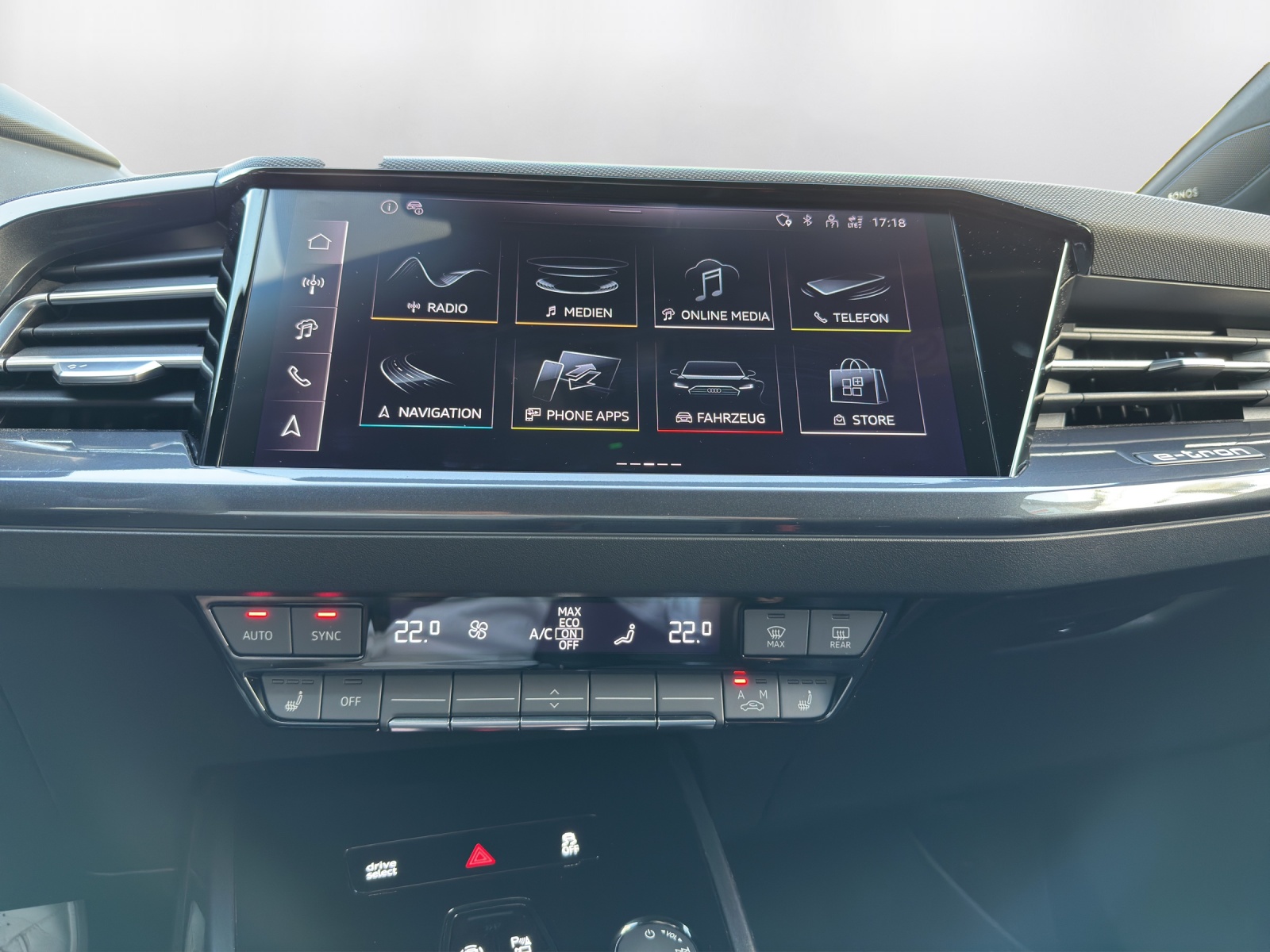 AUDI Q4 e-tron 45 Edition Swiss Ski quattro-image-8