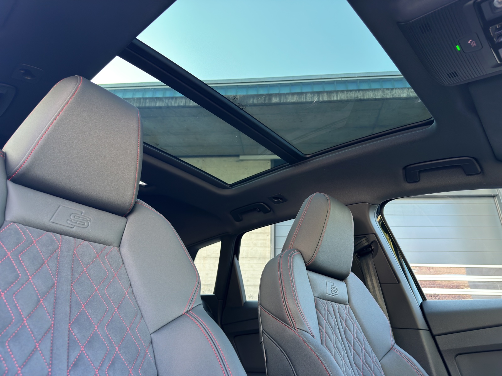 AUDI Q4 e-tron 45 Edition Swiss Ski quattro-image-14