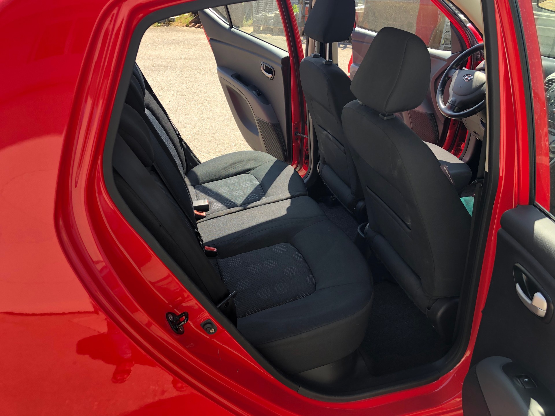 HYUNDAI i10 1.1 Comfort-image-7