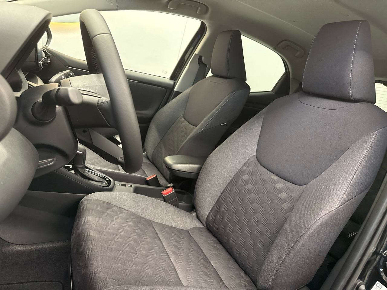 TOYOTA Yaris 1.5 VVT-i Hybrid Sportline CVT-showroom-element-3