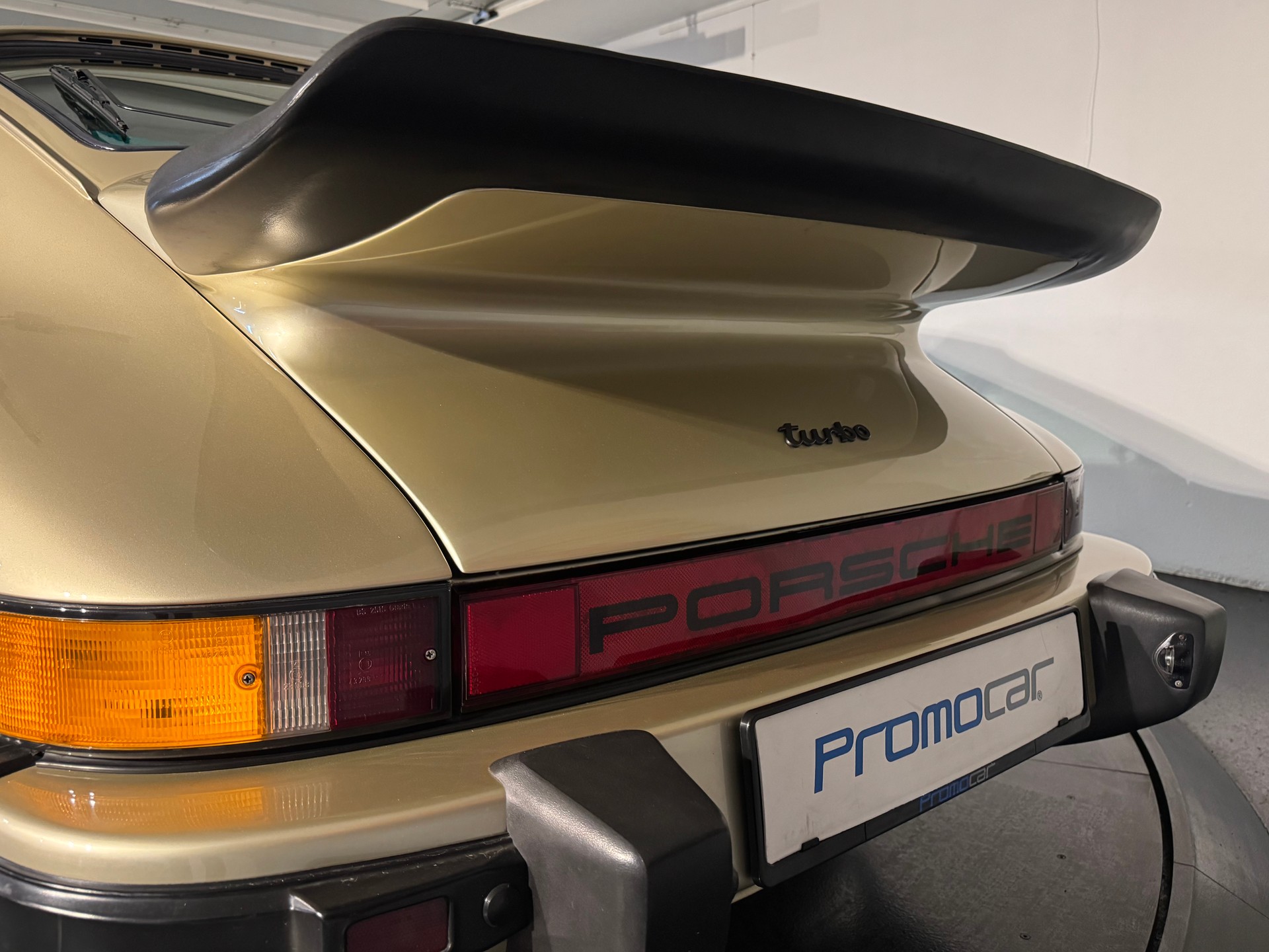 PORSCHE 911 Turbo-image-10