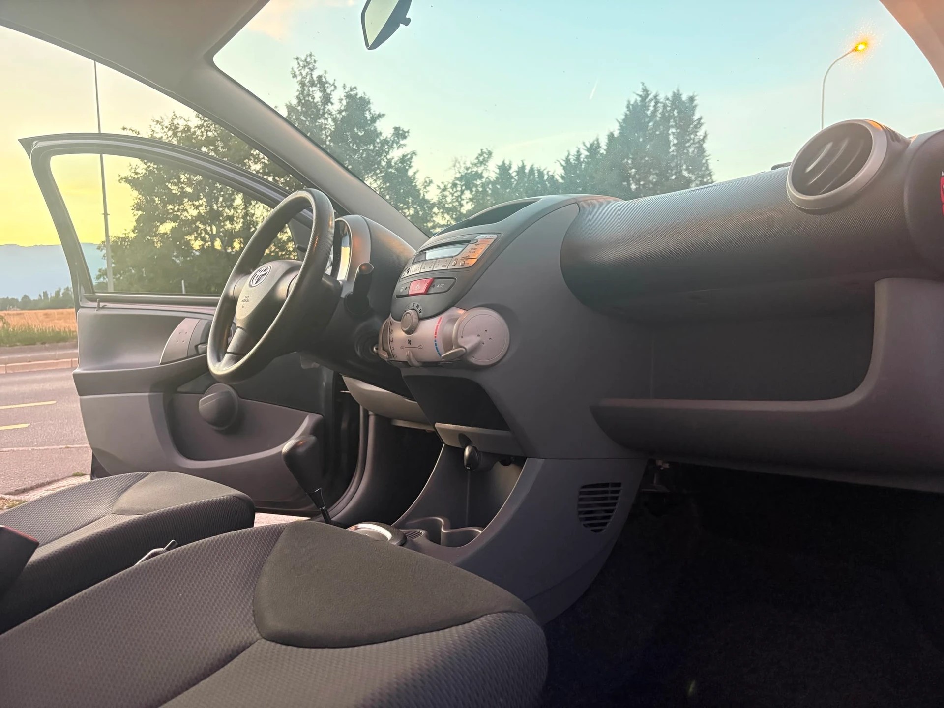 TOYOTA Aygo 1.0-image-8