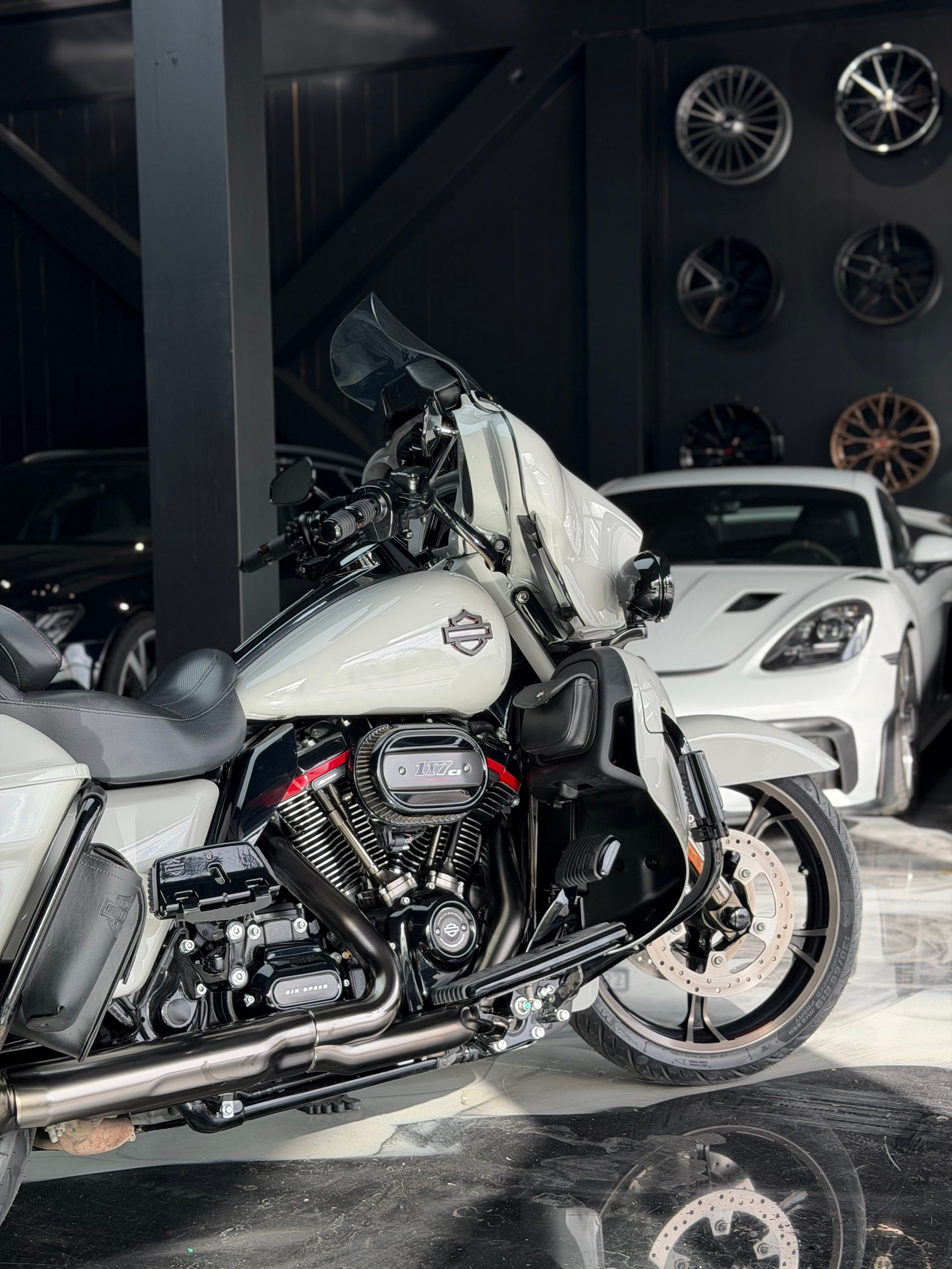 HARLEY-DAVIDSON FLHTKSE Electra Glide Ultra Limited 117 CVO-image-2