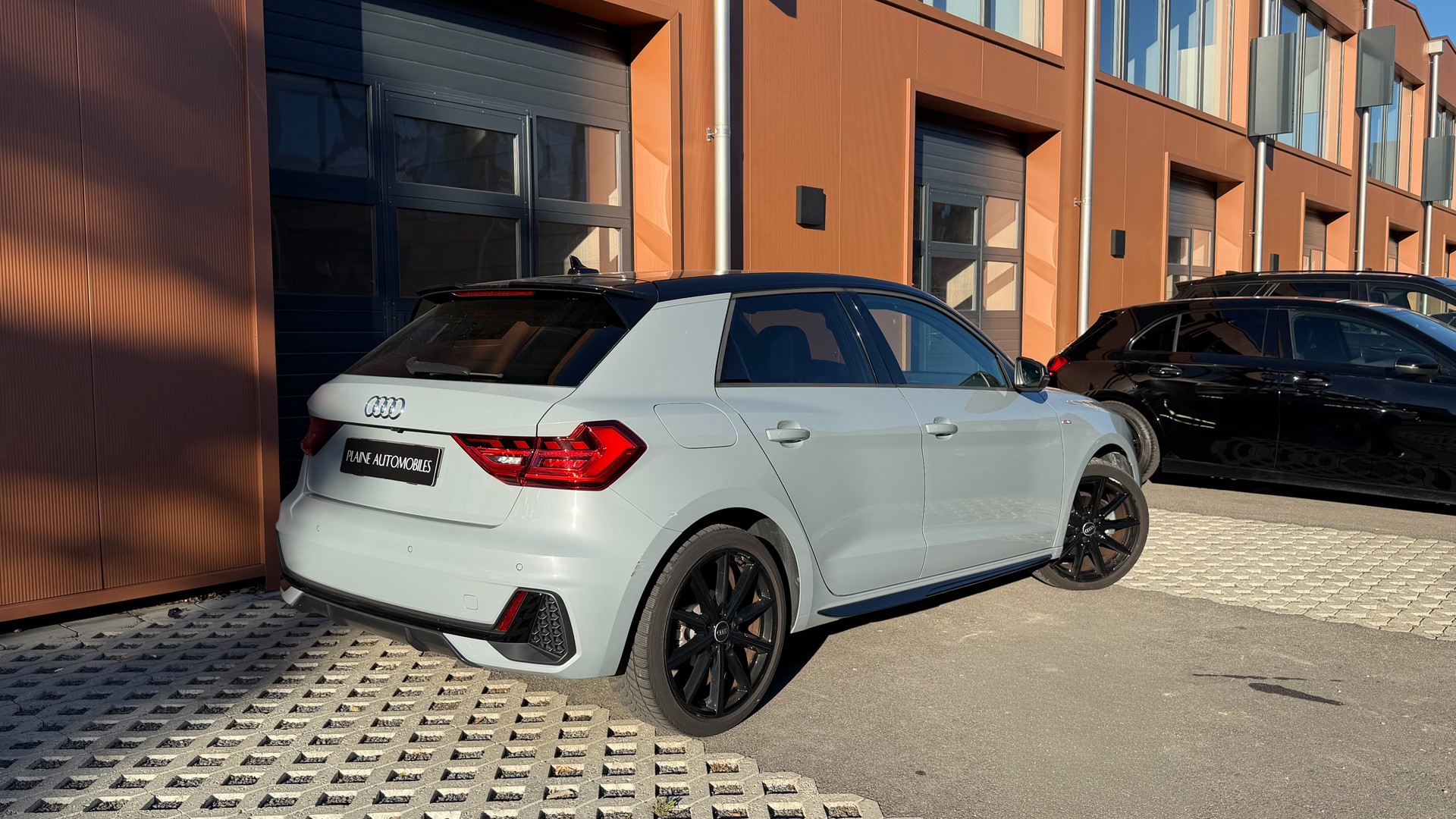 AUDI A1 Sportback 30 TFSI S Line "*CH Auto * Service gratuit * Tempomat Adaptatif * Volant Plat * Pack S-Line Complet *"-image-6