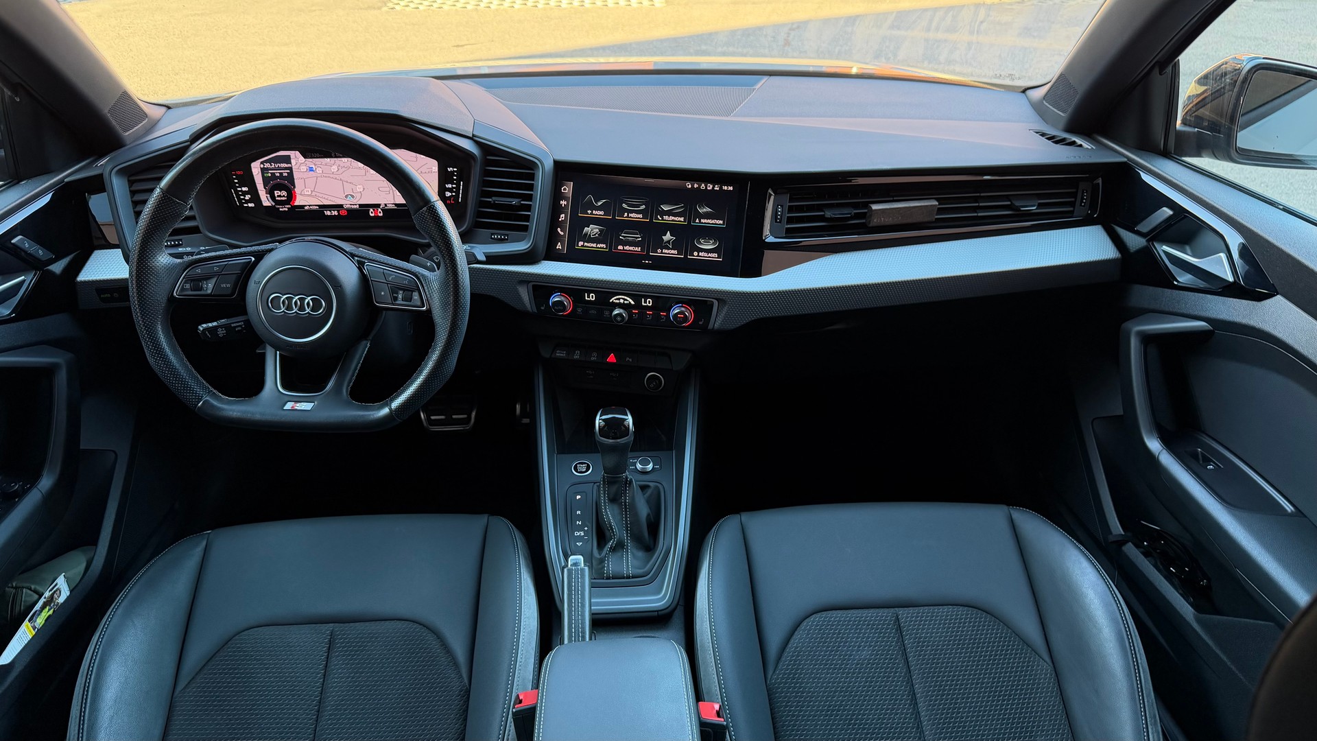 AUDI A1 Sportback 30 TFSI S Line "*CH Auto * Service gratuit * Tempomat Adaptatif * Volant Plat * Pack S-Line Complet *"-image-10