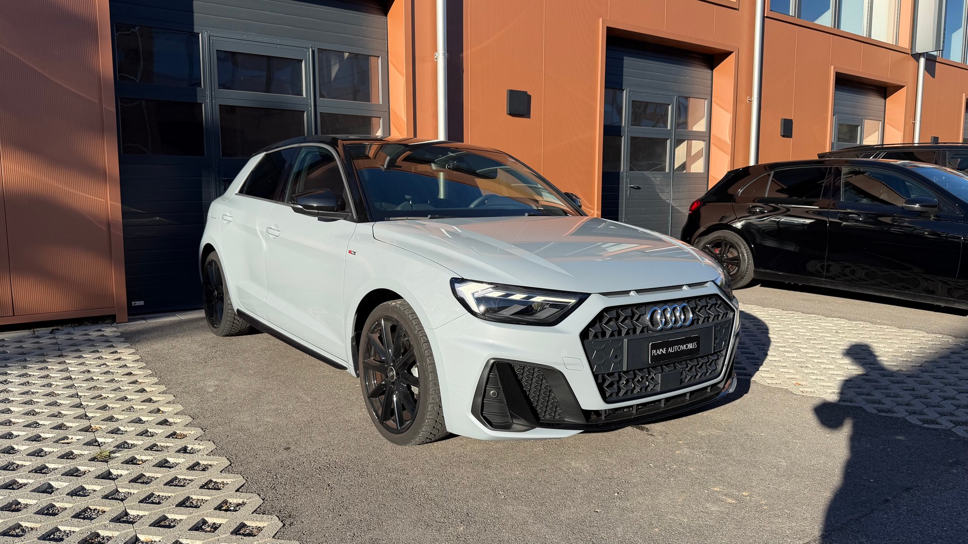 AUDI A1 Sportback 30 TFSI S Line "*CH Auto * Service gratuit * Tempomat Adaptatif * Volant Plat * Pack S-Line Complet *"-showroom-element-2
