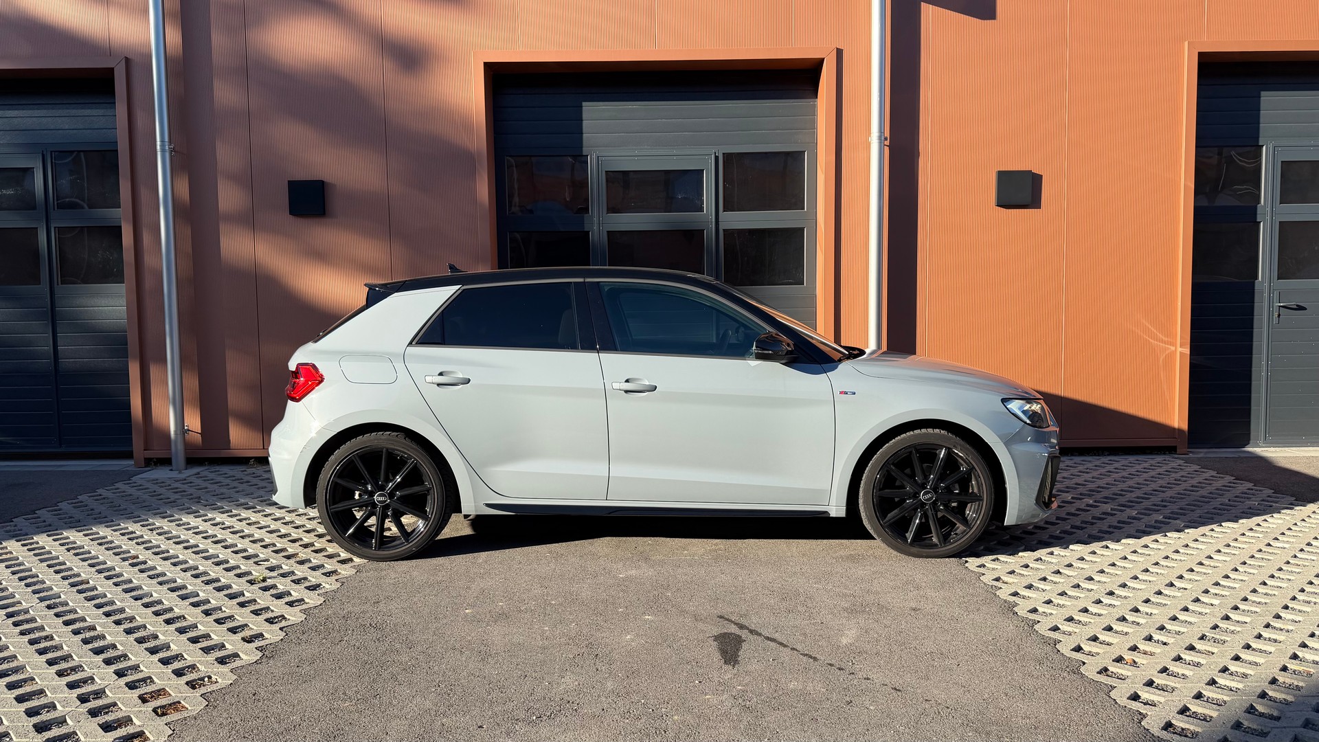AUDI A1 Sportback 30 TFSI S Line "*CH Auto * Service gratuit * Tempomat Adaptatif * Volant Plat * Pack S-Line Complet *"-showroom-element-3
