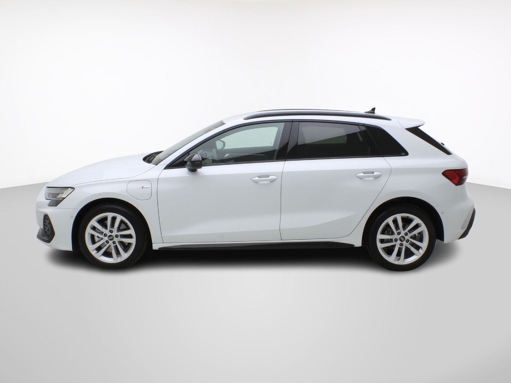 AUDI A3 Sportback 40 TFSI e S line S-Tronic **Audi Werksgarantie bis 04/2030**-showroom-element-2