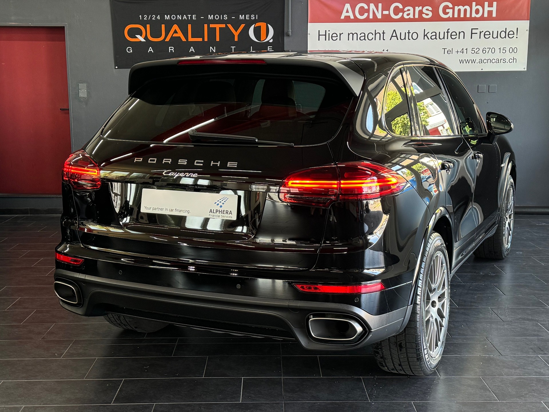 PORSCHE Cayenne Diesel-showroom-element-3