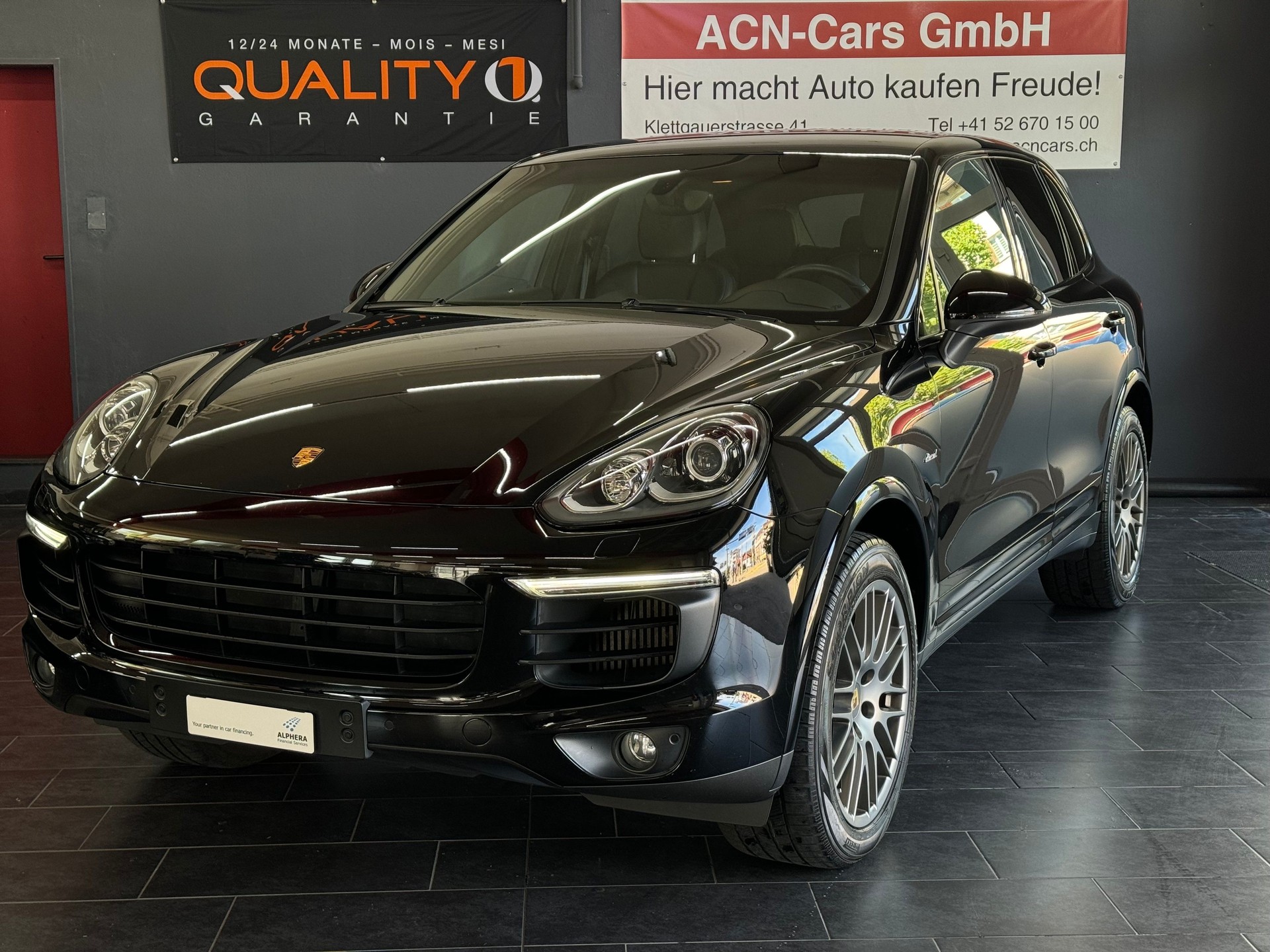 PORSCHE Cayenne Diesel-showroom-element-2
