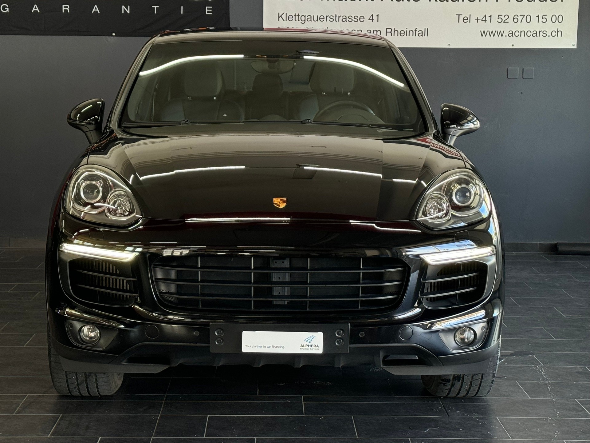 PORSCHE Cayenne Diesel-showroom-element-1