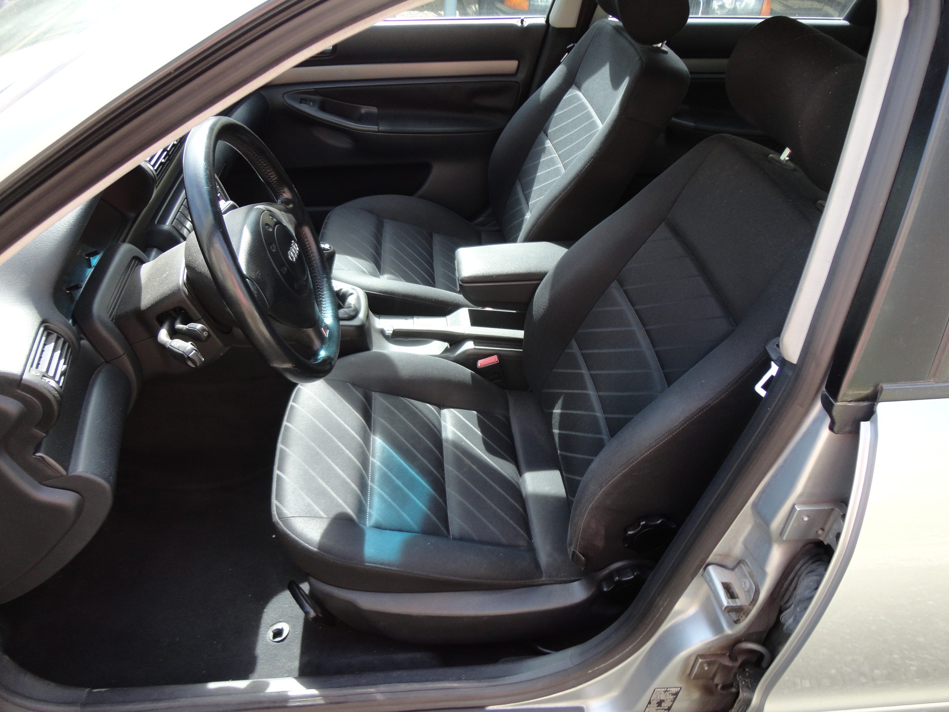 AUDI A4 Avant 2.8 30V-image-8