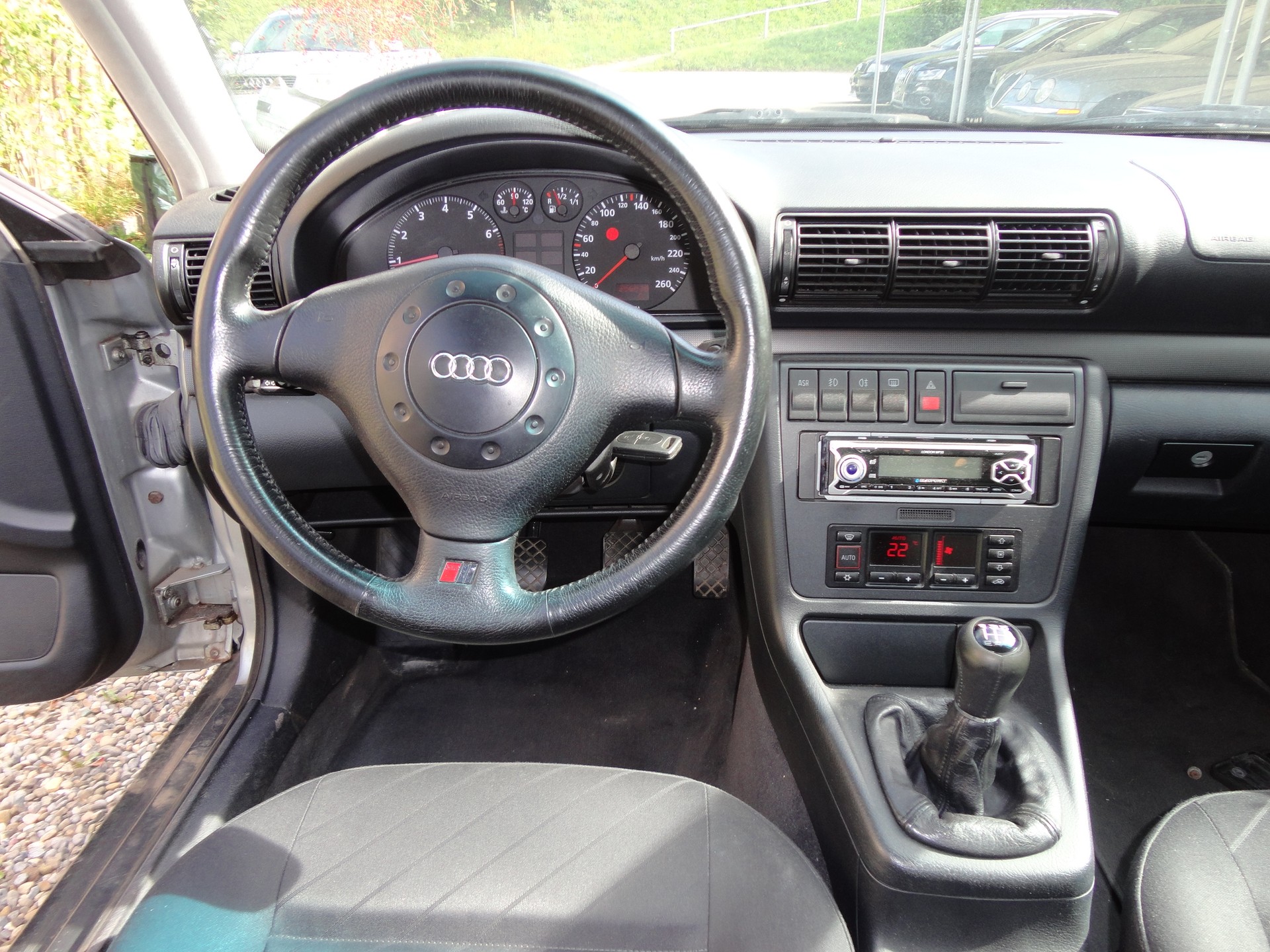 AUDI A4 Avant 2.8 30V-image-6