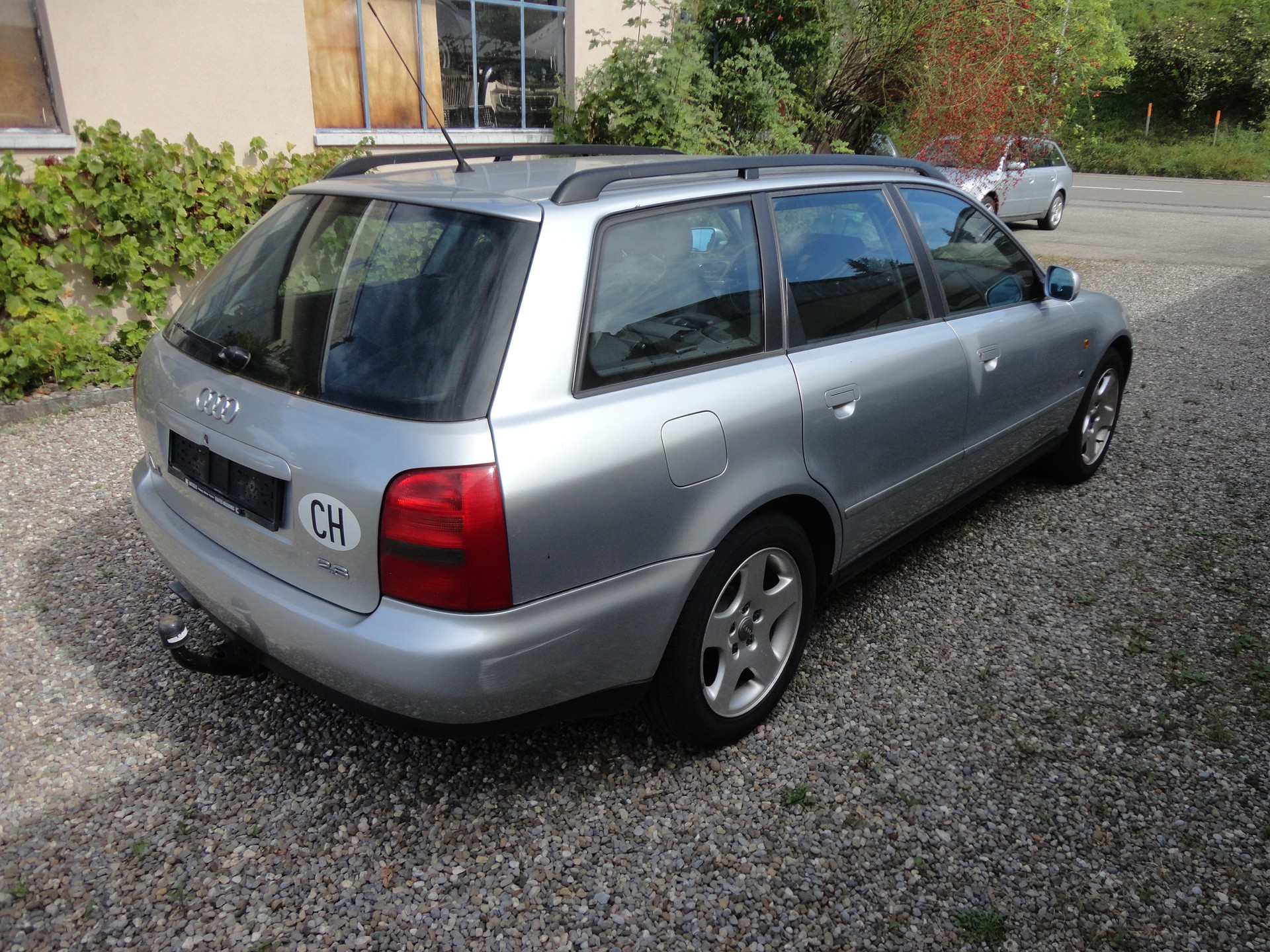 AUDI A4 Avant 2.8 30V-image-4