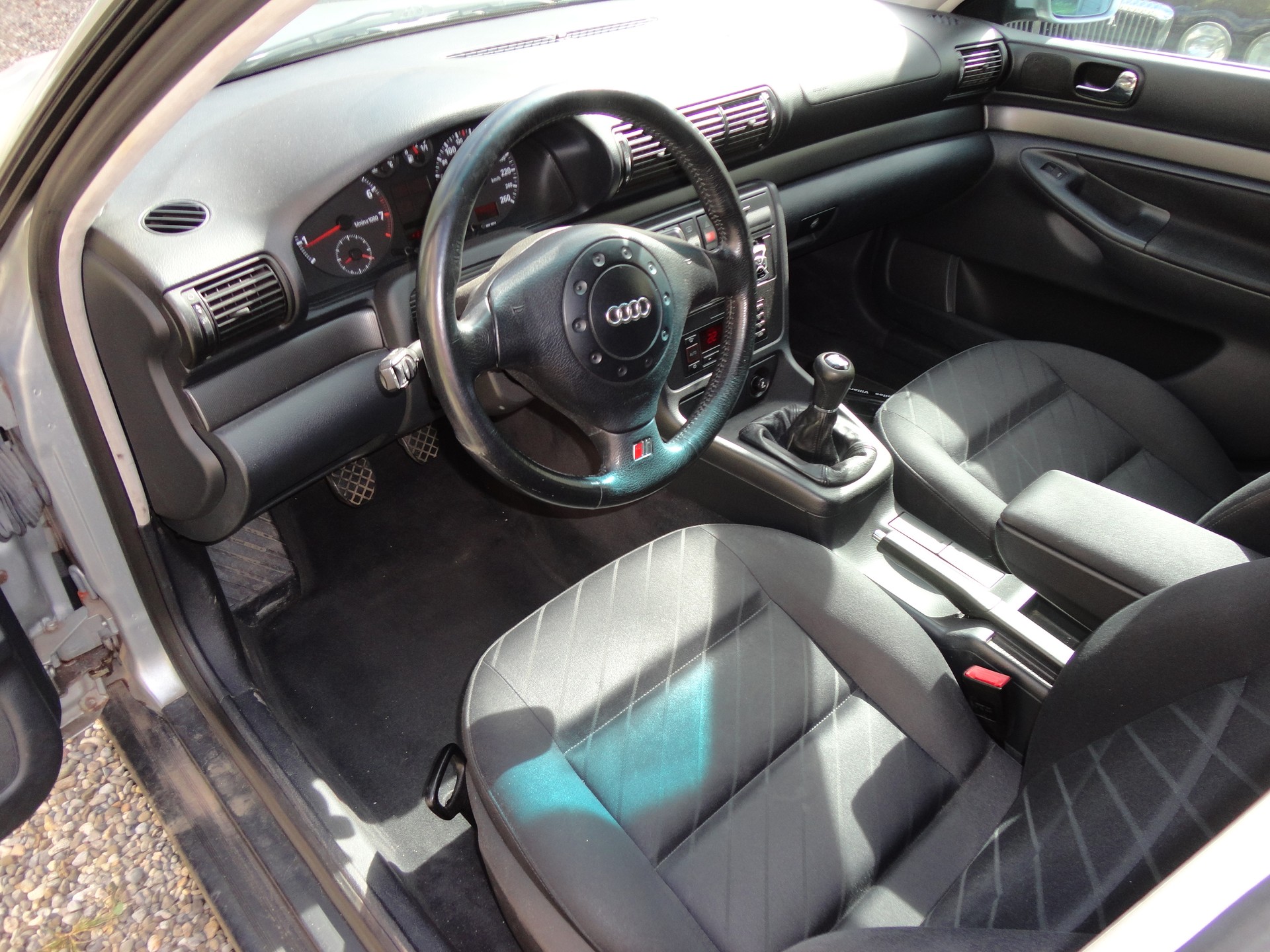AUDI A4 Avant 2.8 30V-image-7