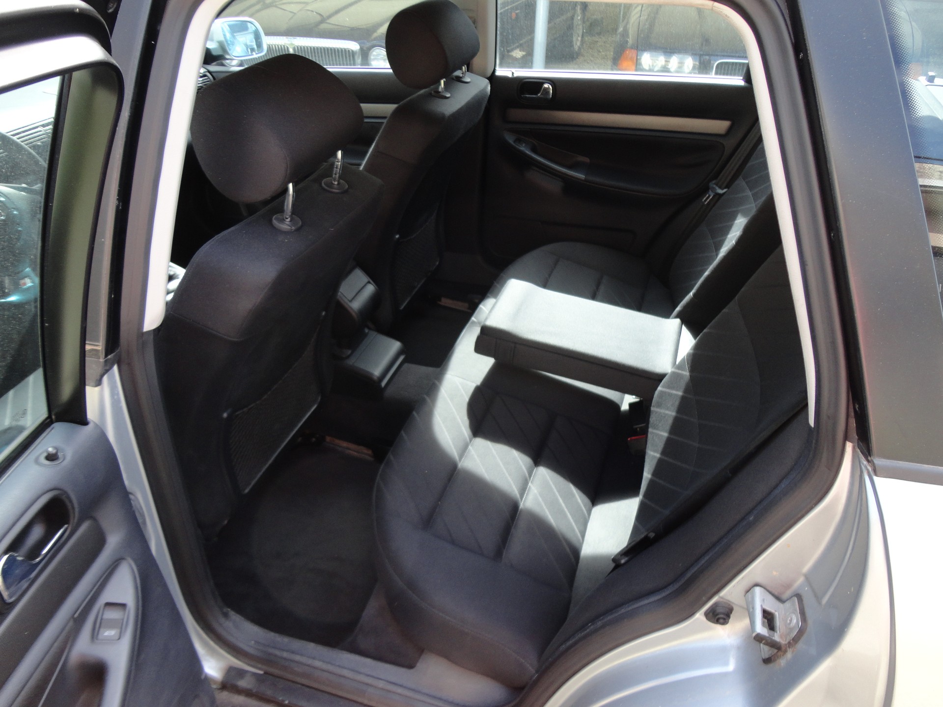AUDI A4 Avant 2.8 30V-image-9