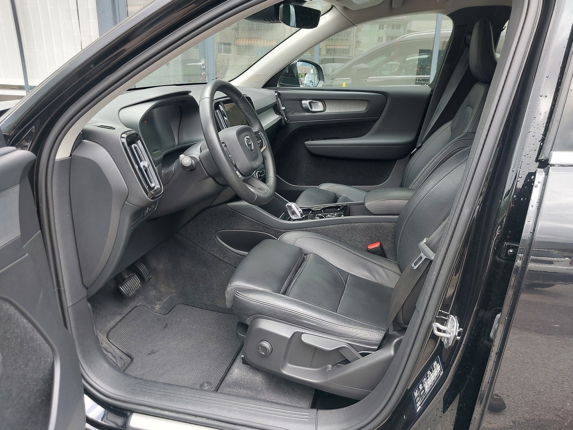 VOLVO XC40 T5 TwE R-Design DCT-image-4