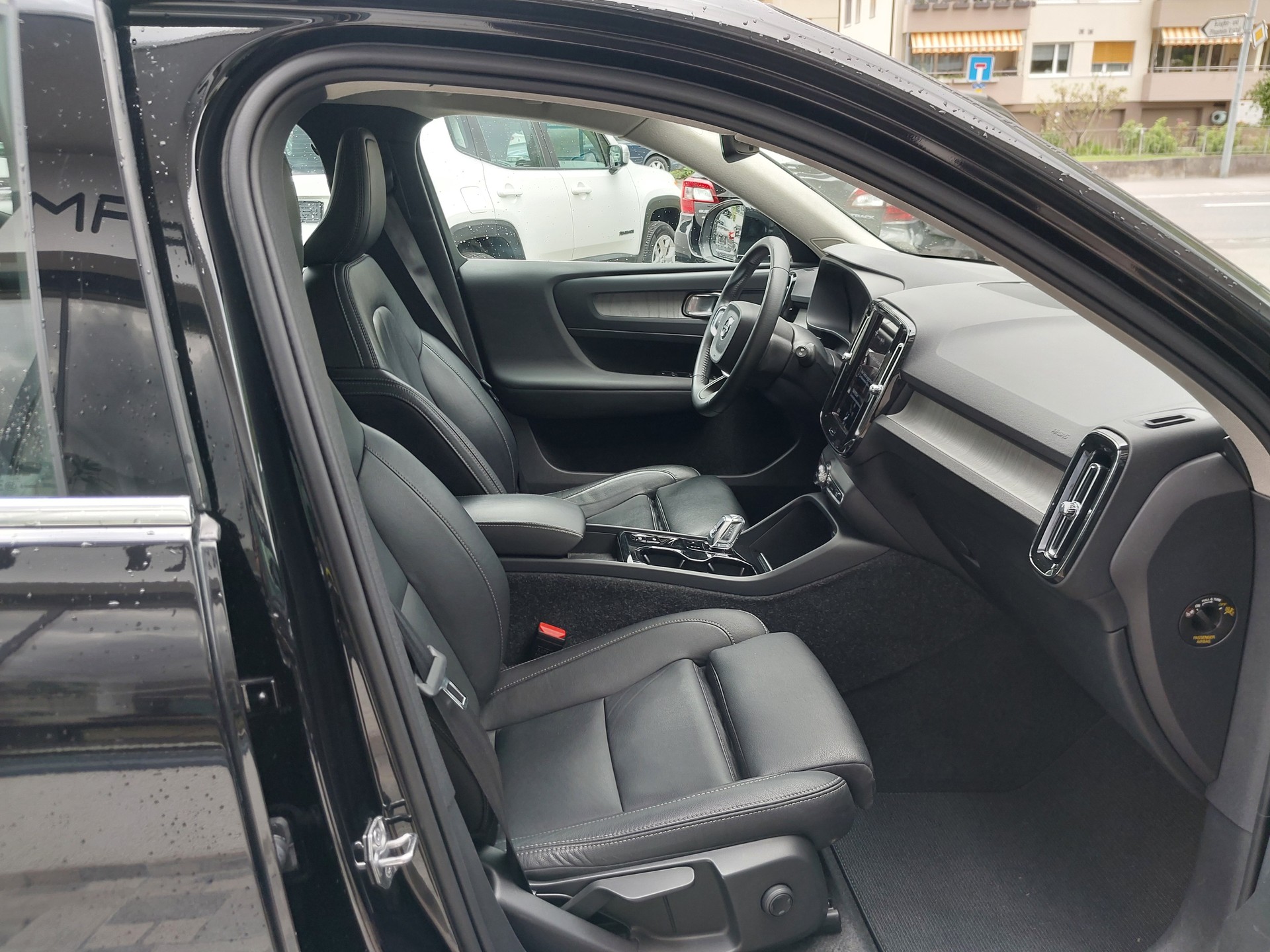 VOLVO XC40 T5 TwE R-Design DCT-image-10