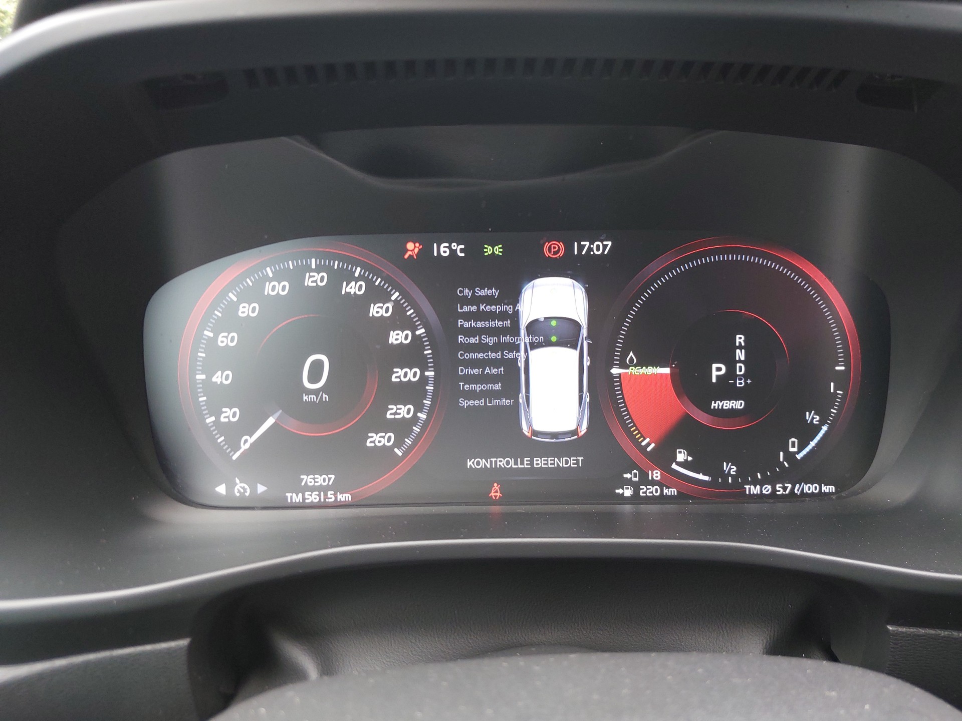 VOLVO XC40 T5 TwE R-Design DCT-image-11