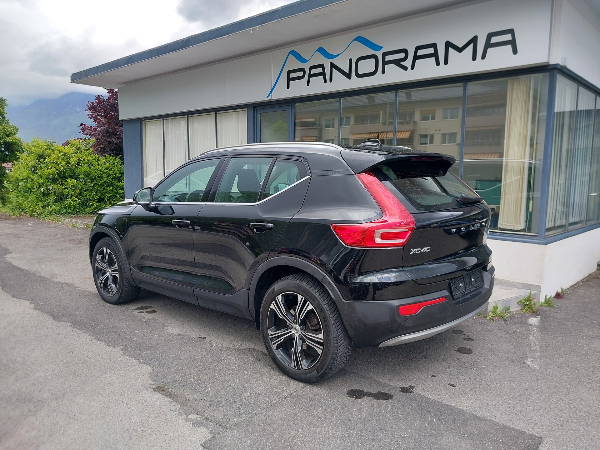 VOLVO XC40 T5 TwE R-Design DCT-image-1