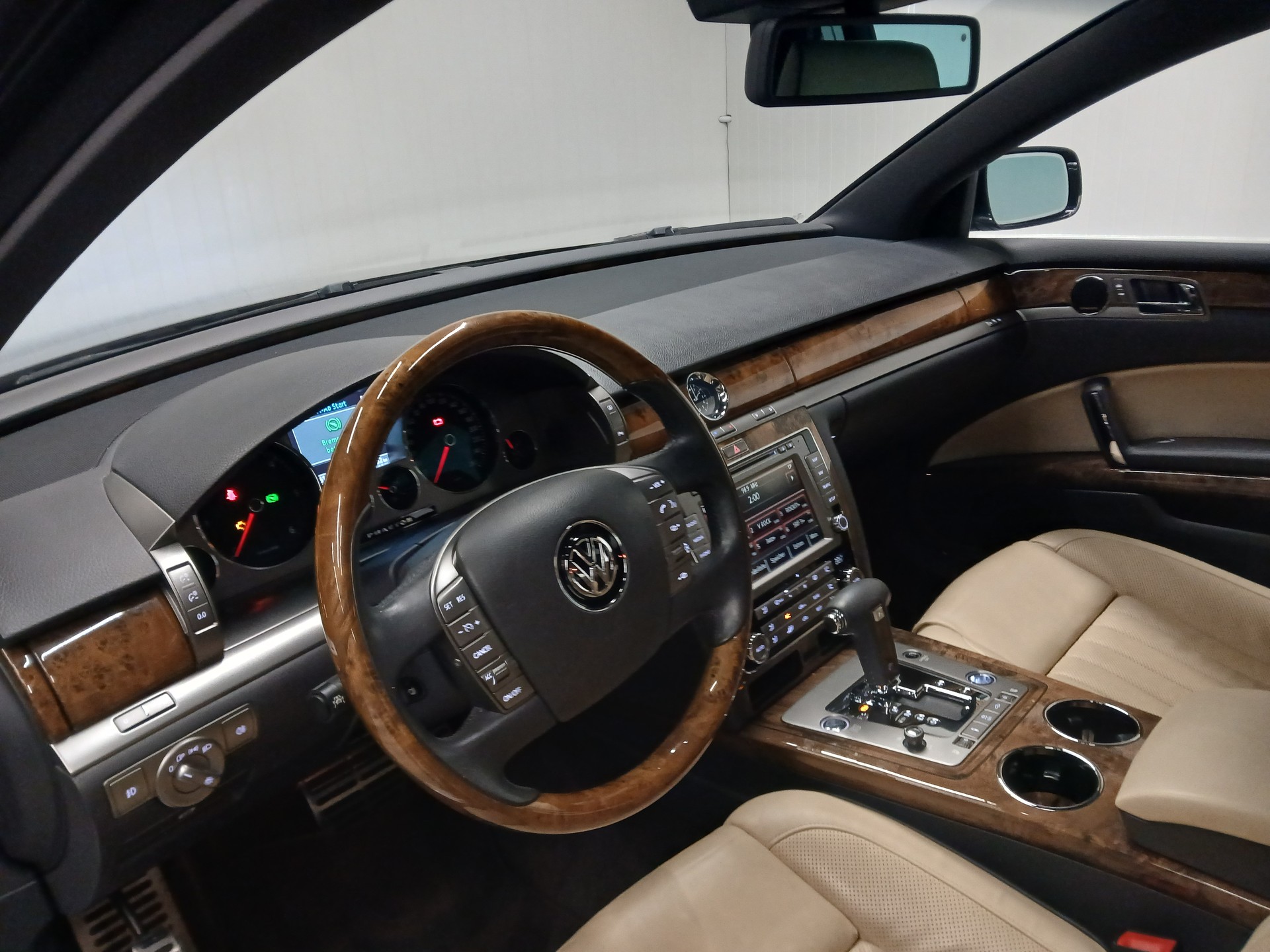 VW Phaeton 3.0 TDi V6 4Motion Tiptronic-image-10