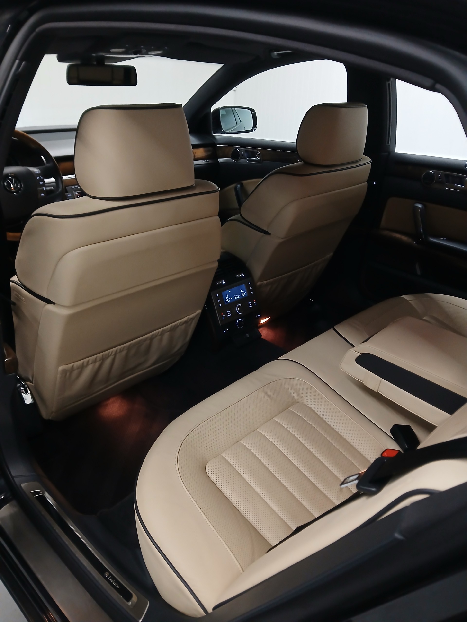 VW Phaeton 3.0 TDi V6 4Motion Tiptronic-image-7