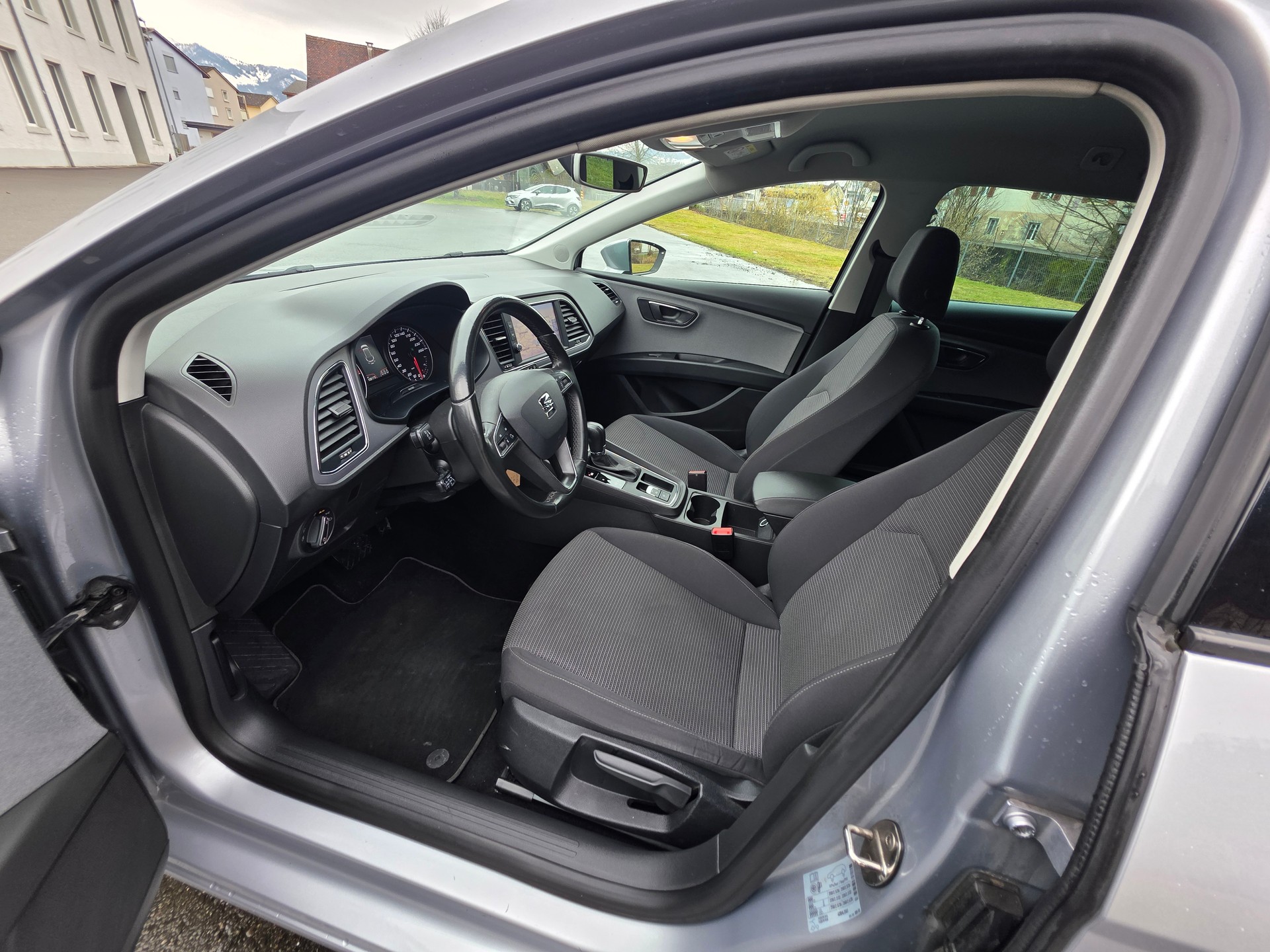 SEAT Leon ST 1.6 TDI CR Style DSG-image-19