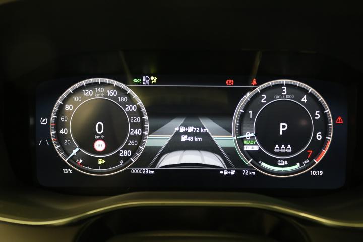 JAGUAR F-Pace 2.0 P400e R-Dynamic SE 90th Anniversary Ed. AWD-image-9