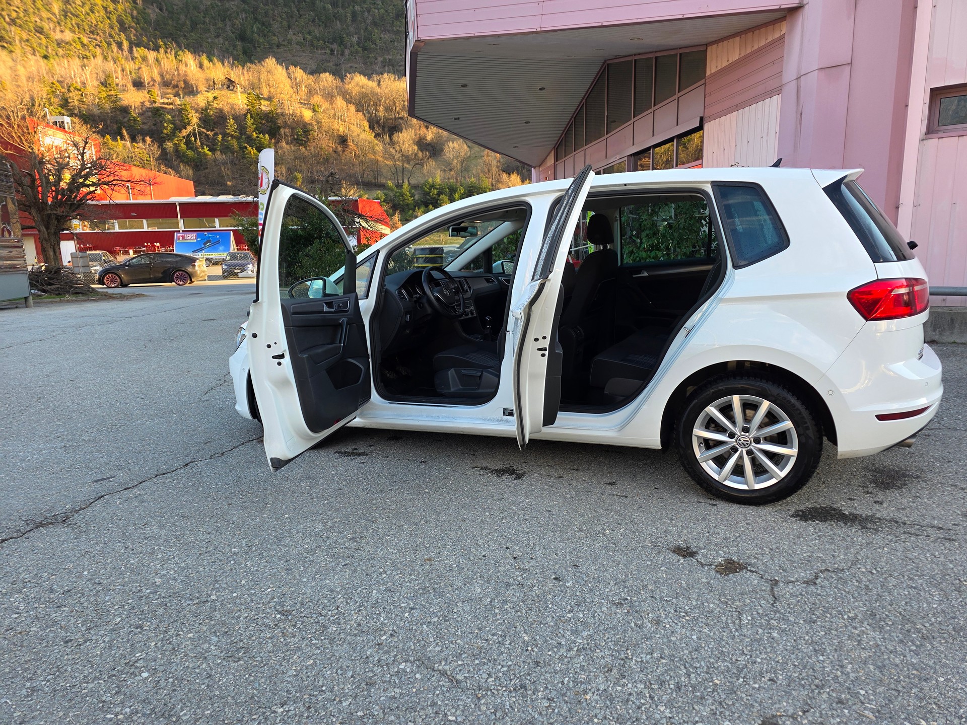 VW Golf Sportsvan 2.0 TDI Comfortline-image-8