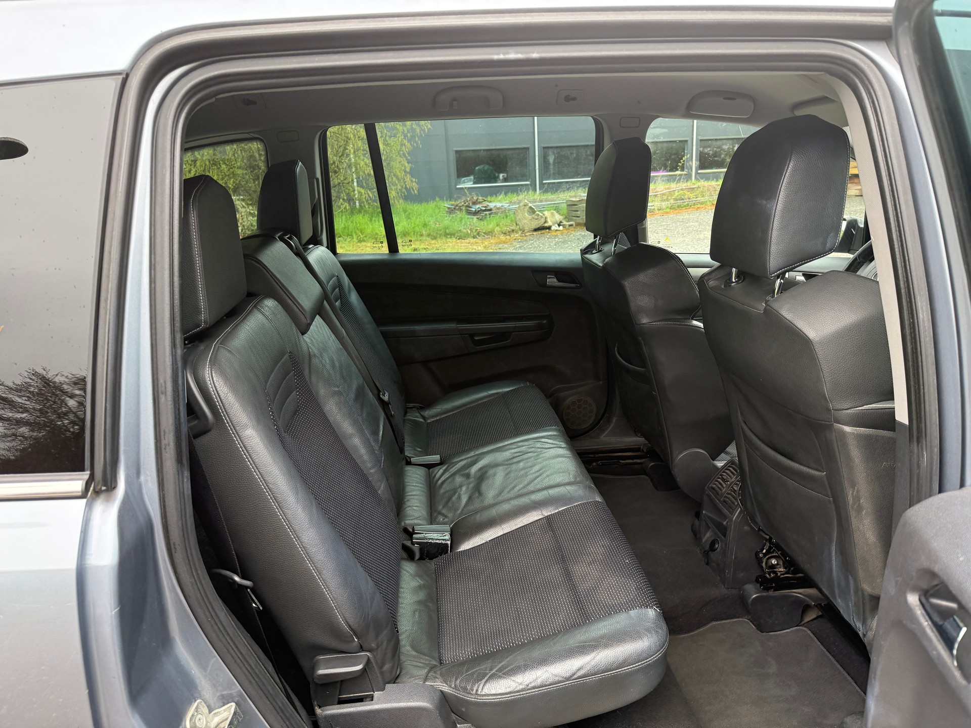 OPEL Zafira 2.0i 16V Turbo OPC-image-8