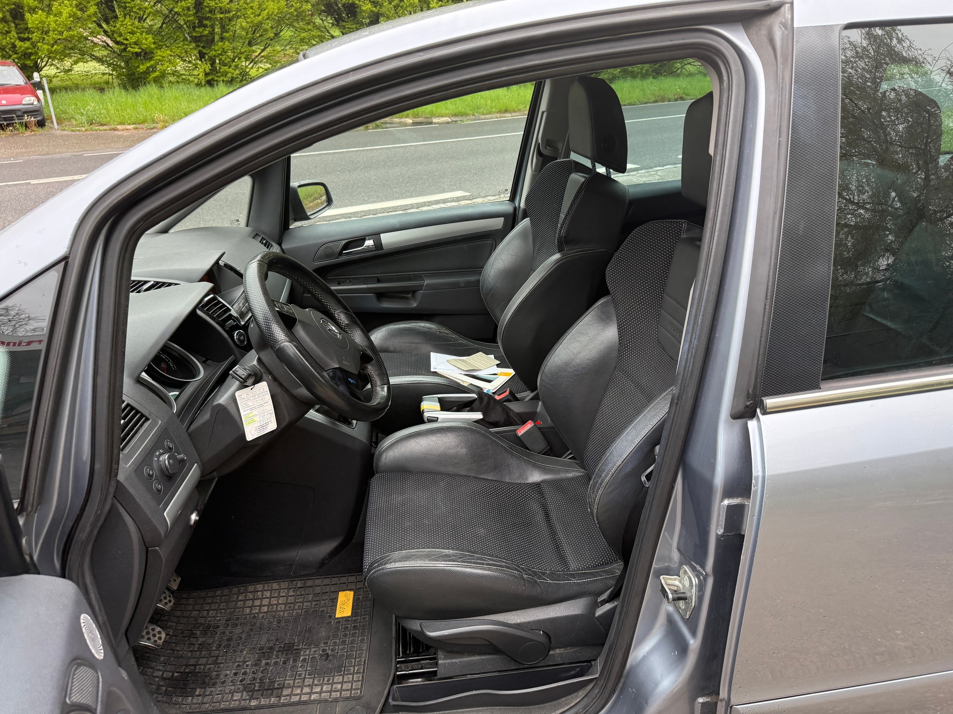 OPEL Zafira 2.0i 16V Turbo OPC-image-9