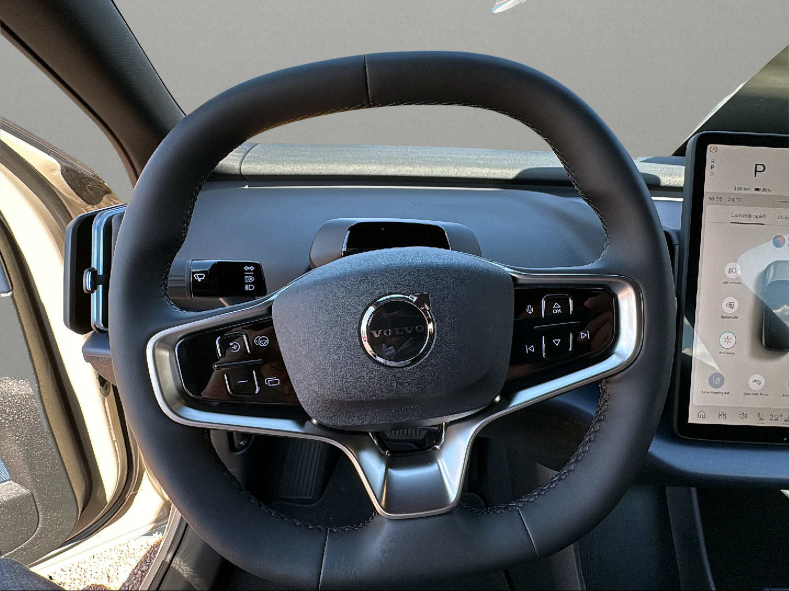 VOLVO EX30 E60 69kWh Single Motor Extended Range Plus-image-11