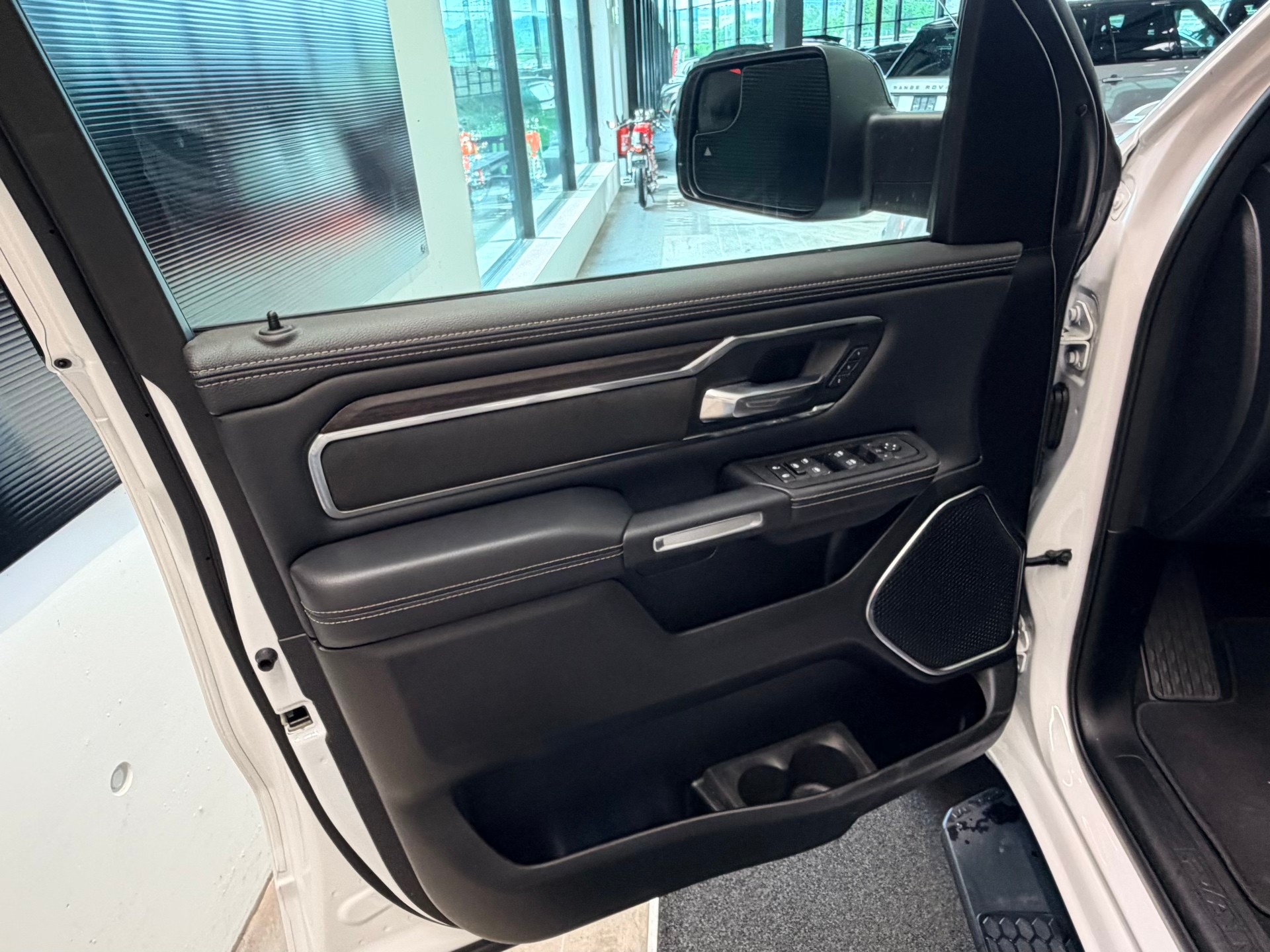 DODGE Laramie 3.0 Twin Turbo 4x4 420PS + LPG-image-12