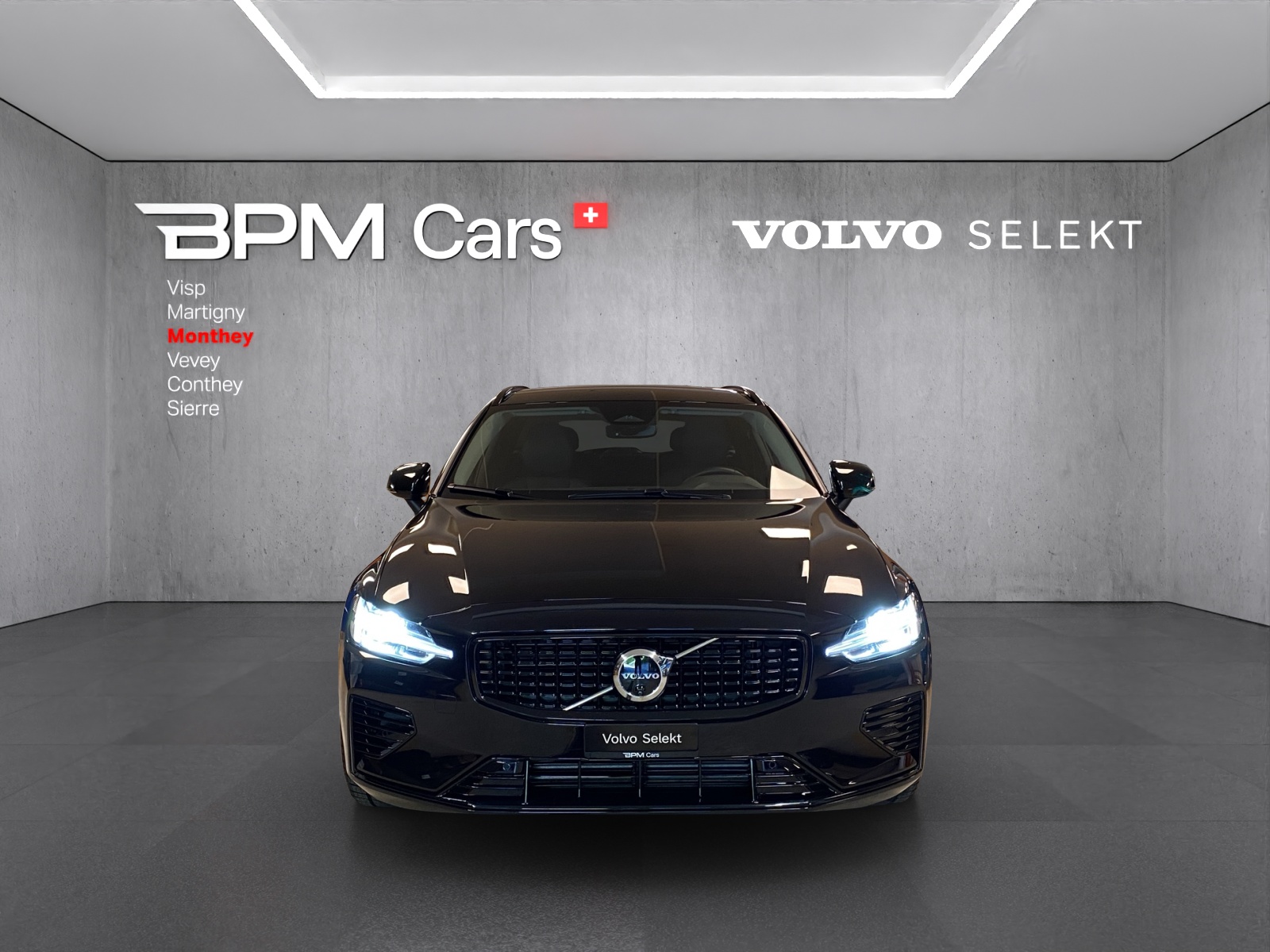 VOLVO V60 T6 eAWD Plug in Hybrid Plus Dark Geartronic-showroom-element-1